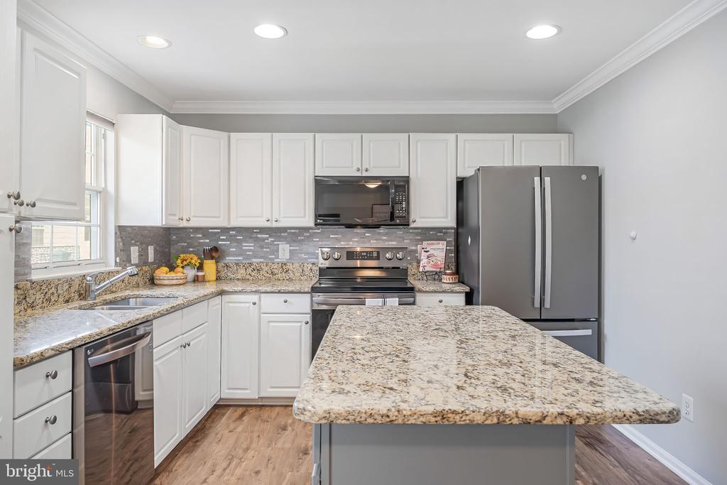 20419 CHARTER OAK DRIVE