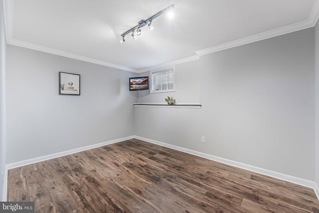20419 CHARTER OAK DRIVE