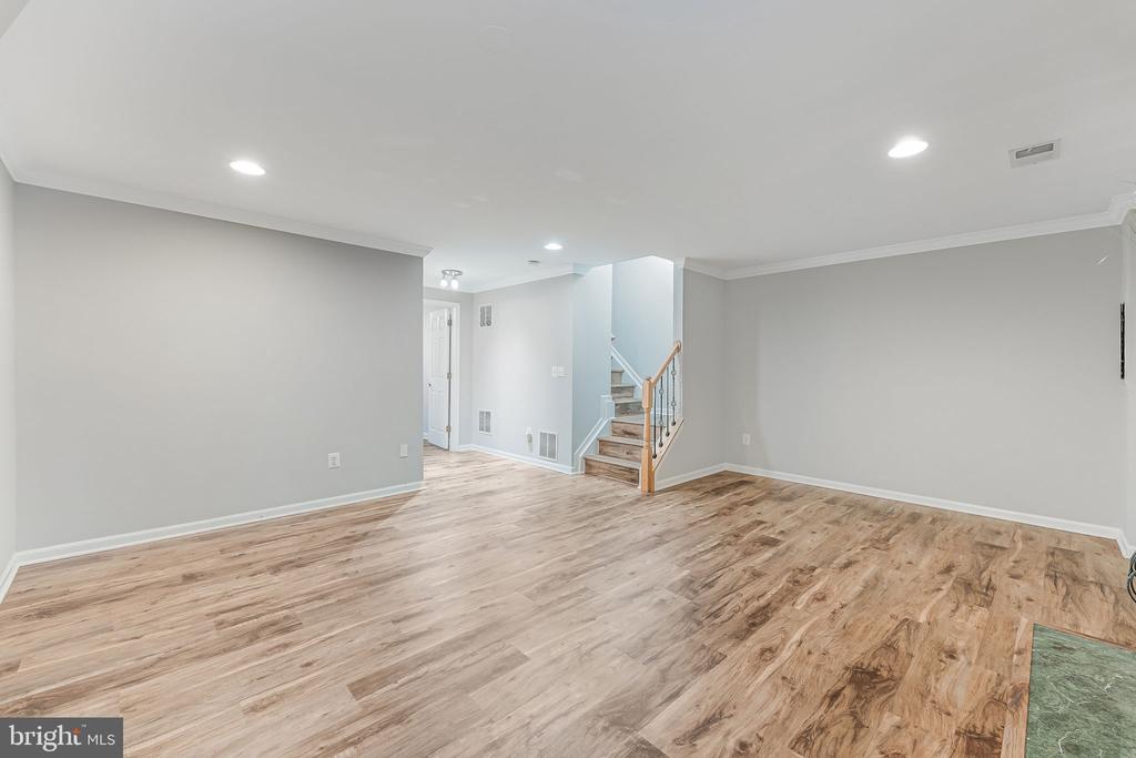 20419 CHARTER OAK DRIVE