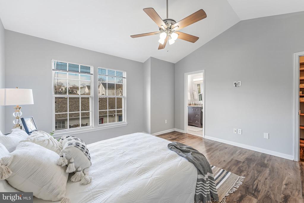 20419 CHARTER OAK DRIVE