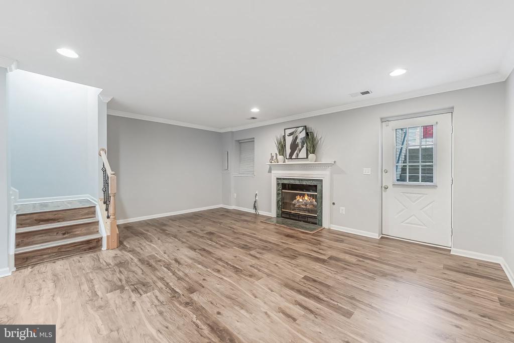 20419 CHARTER OAK DRIVE