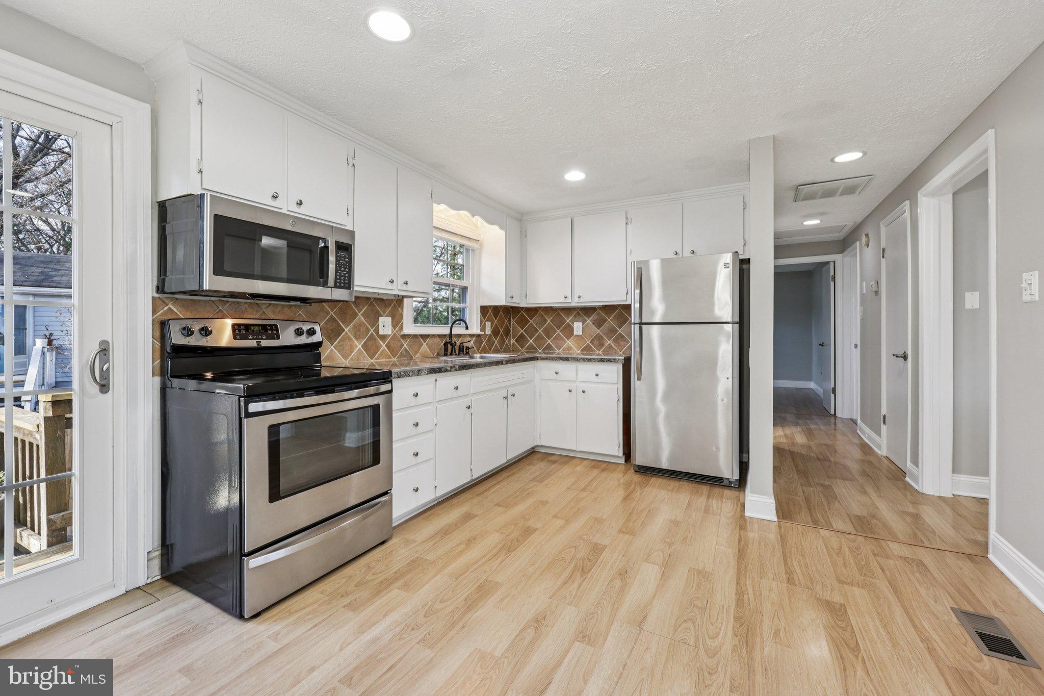 546 ROCKBRIDGE DRIVE SE