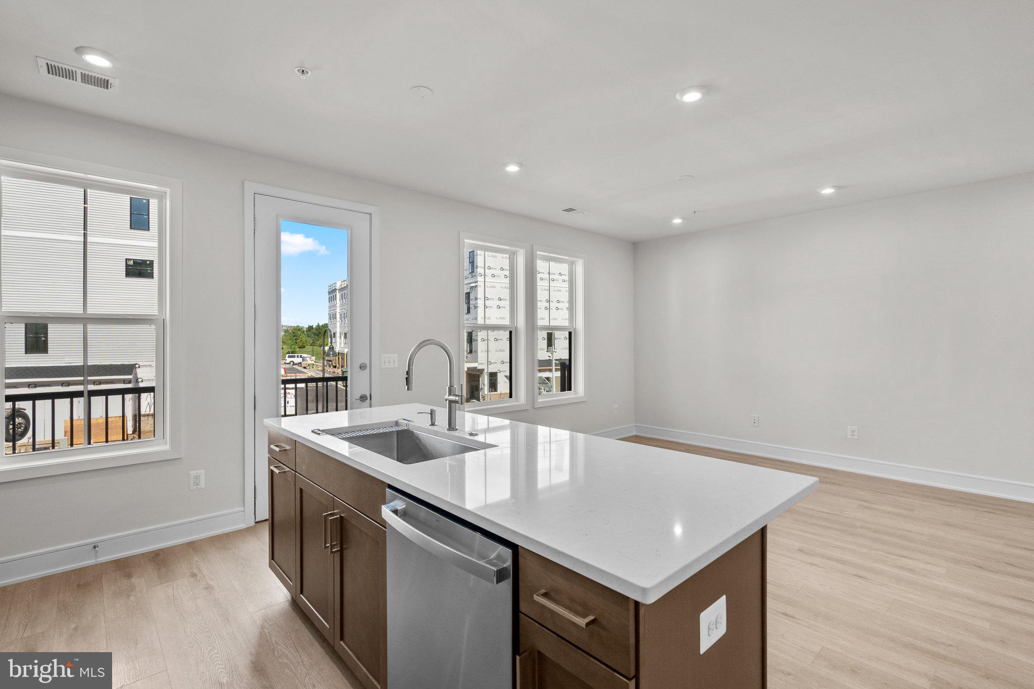 43298 FARRINGDON SQUARE