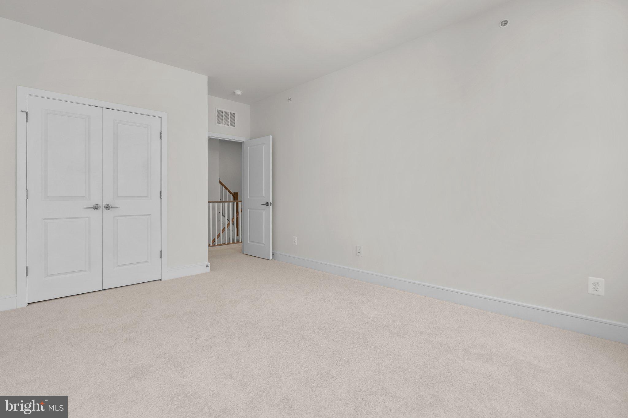 43298 FARRINGDON SQUARE