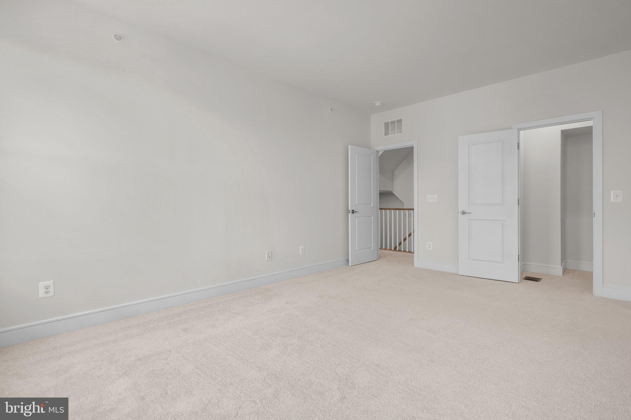 43298 FARRINGDON SQUARE