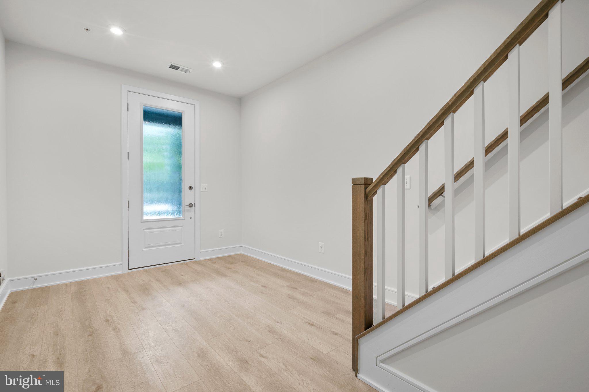 43298 FARRINGDON SQUARE