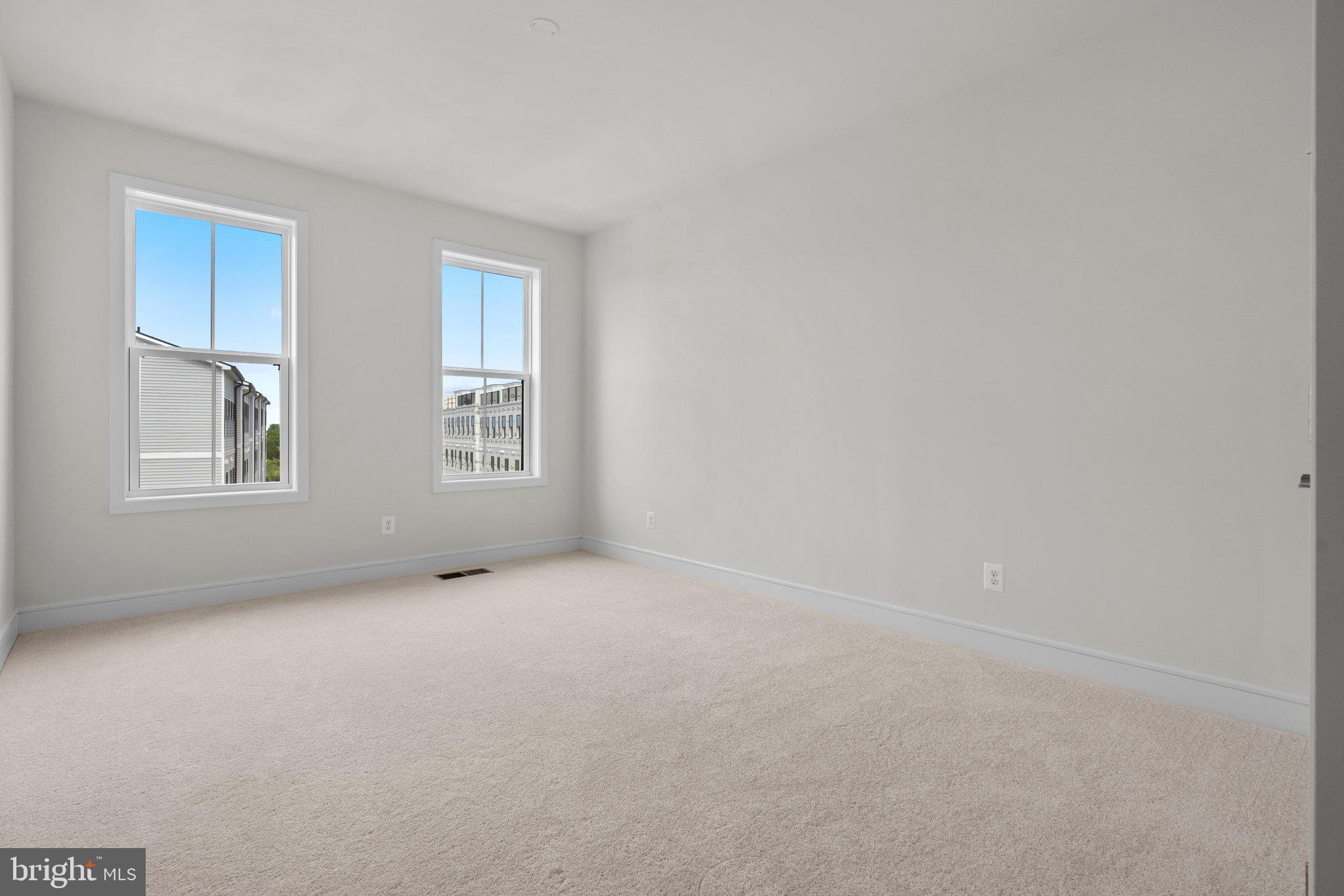 43298 FARRINGDON SQUARE