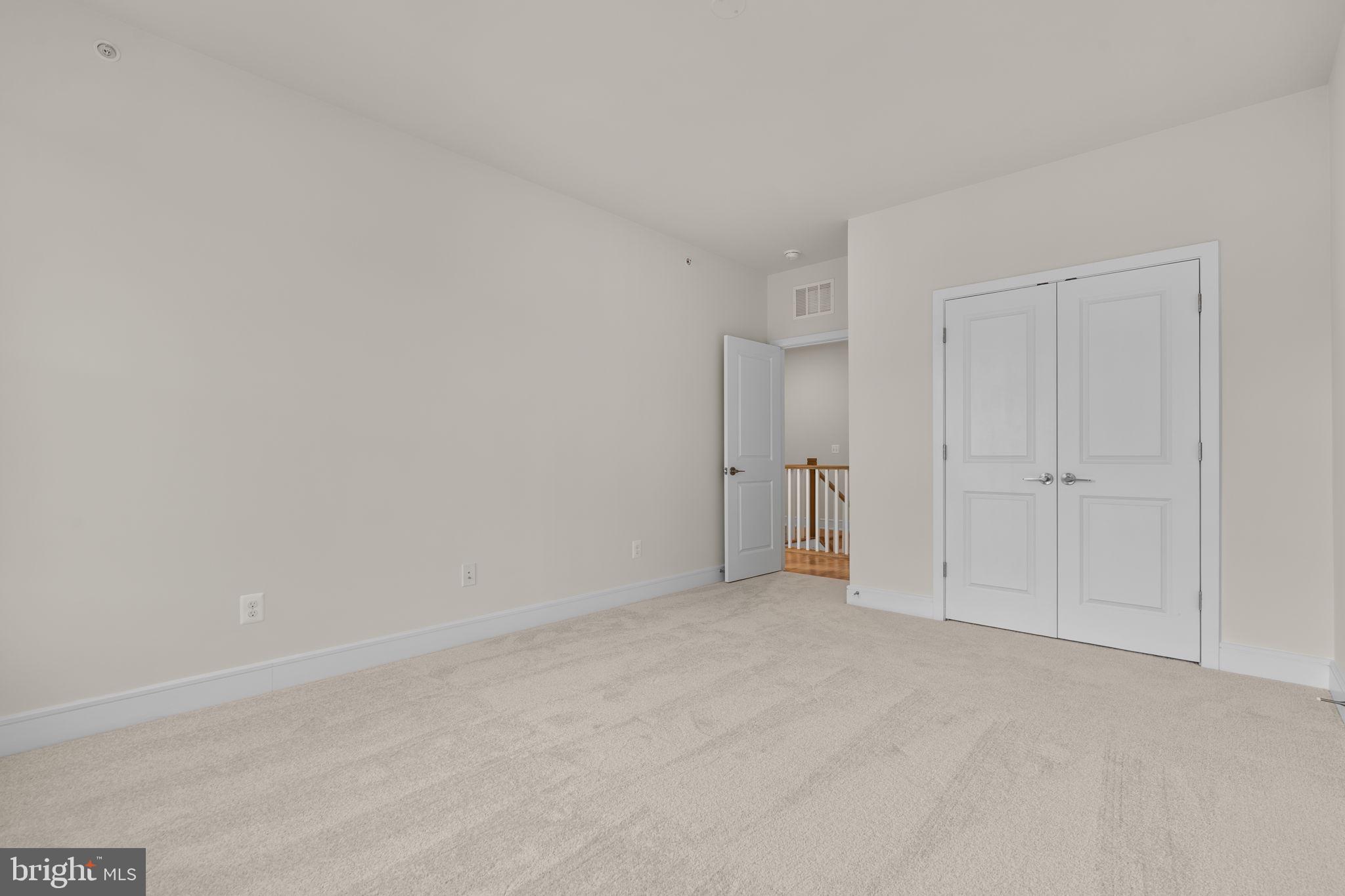 43305 FARRINGDON SQUARE