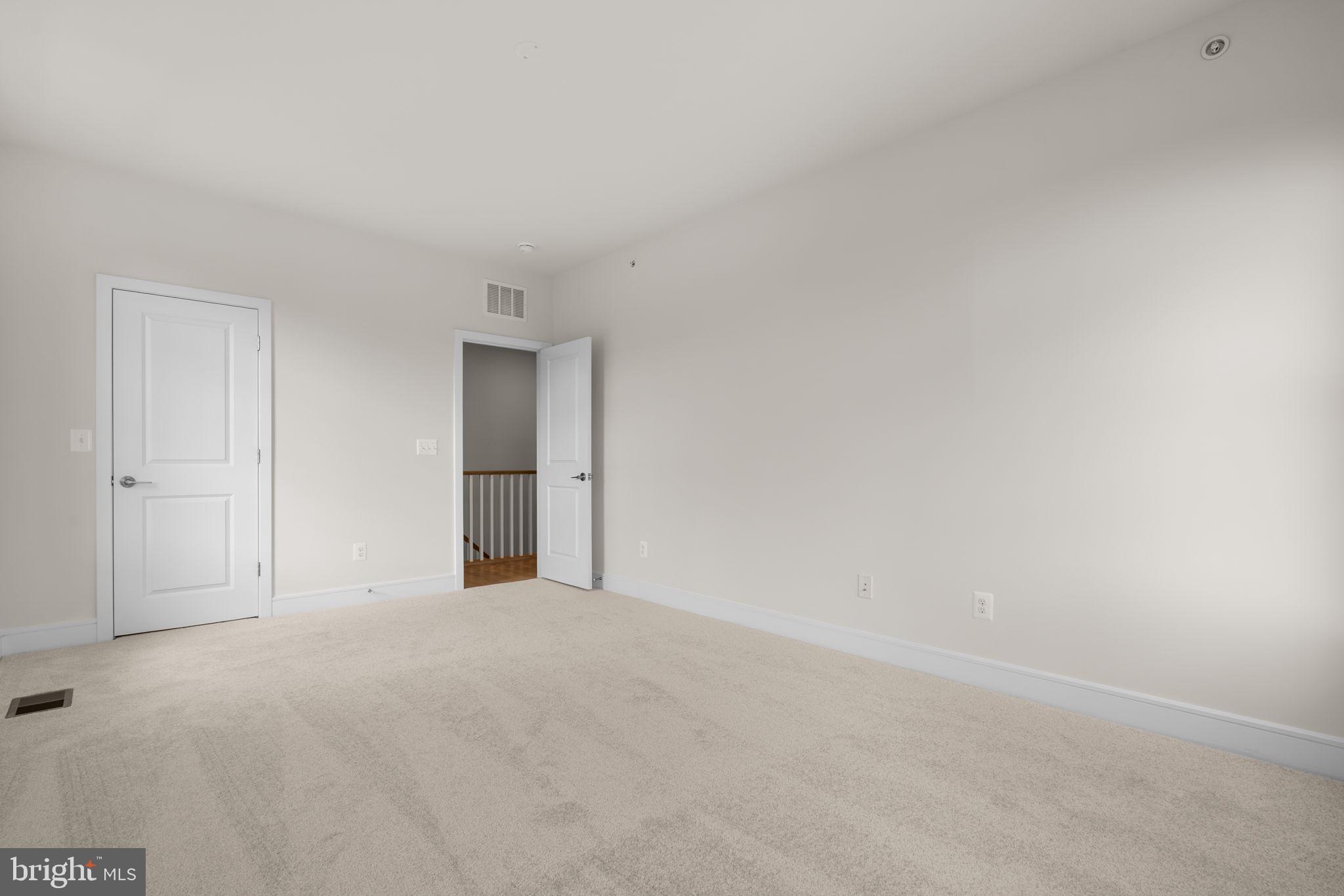 43305 FARRINGDON SQUARE