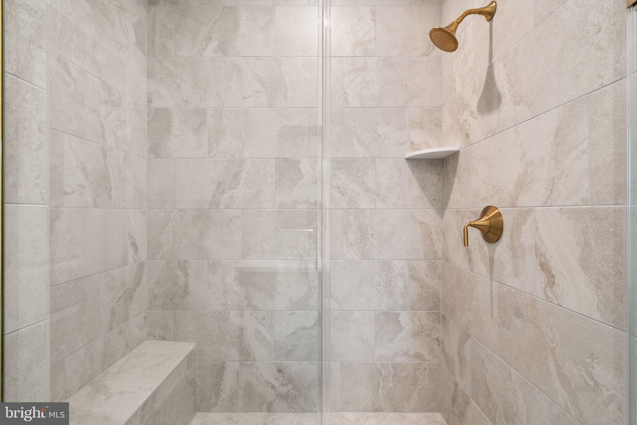 43305 FARRINGDON SQUARE