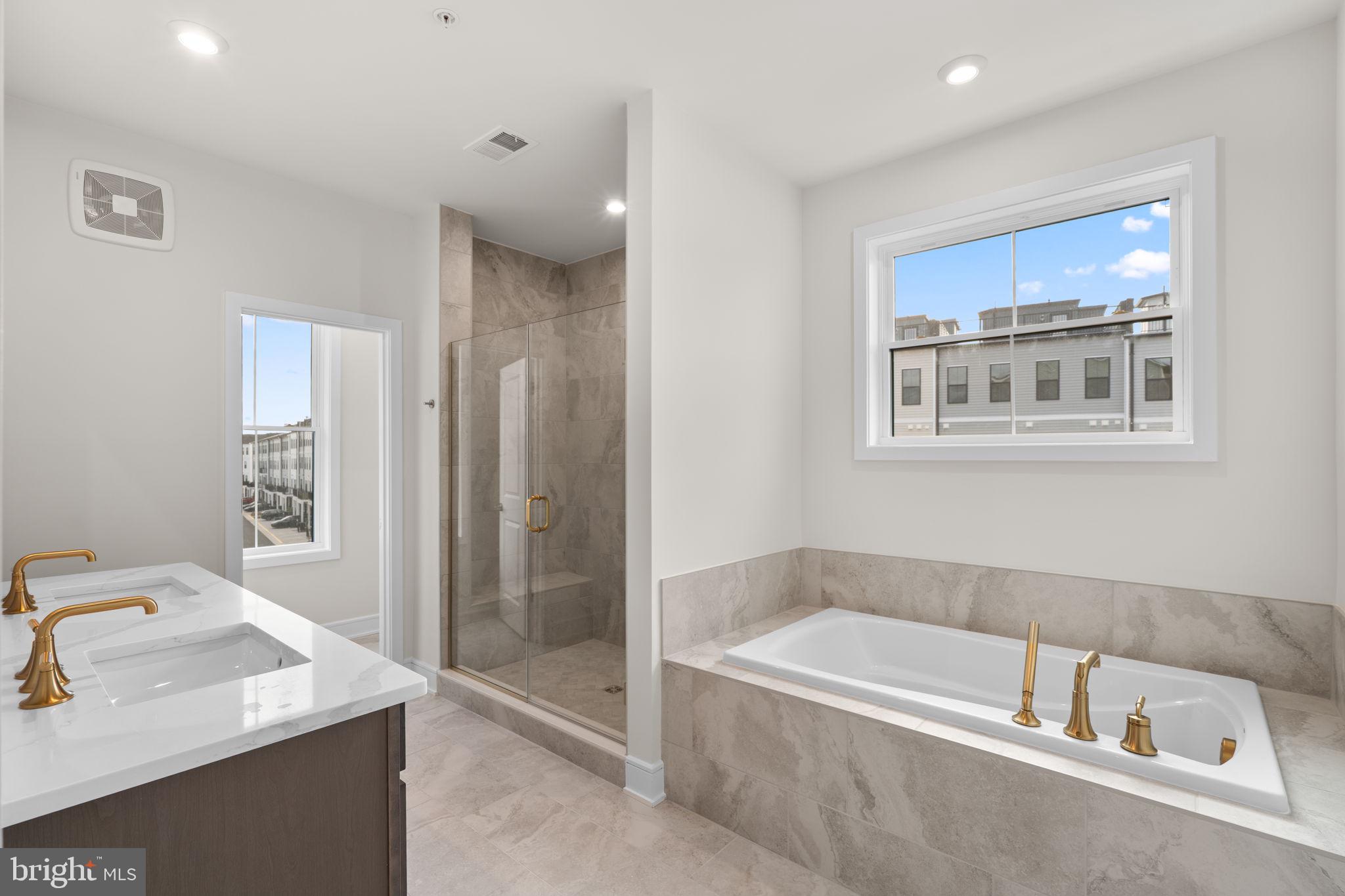 43305 FARRINGDON SQUARE