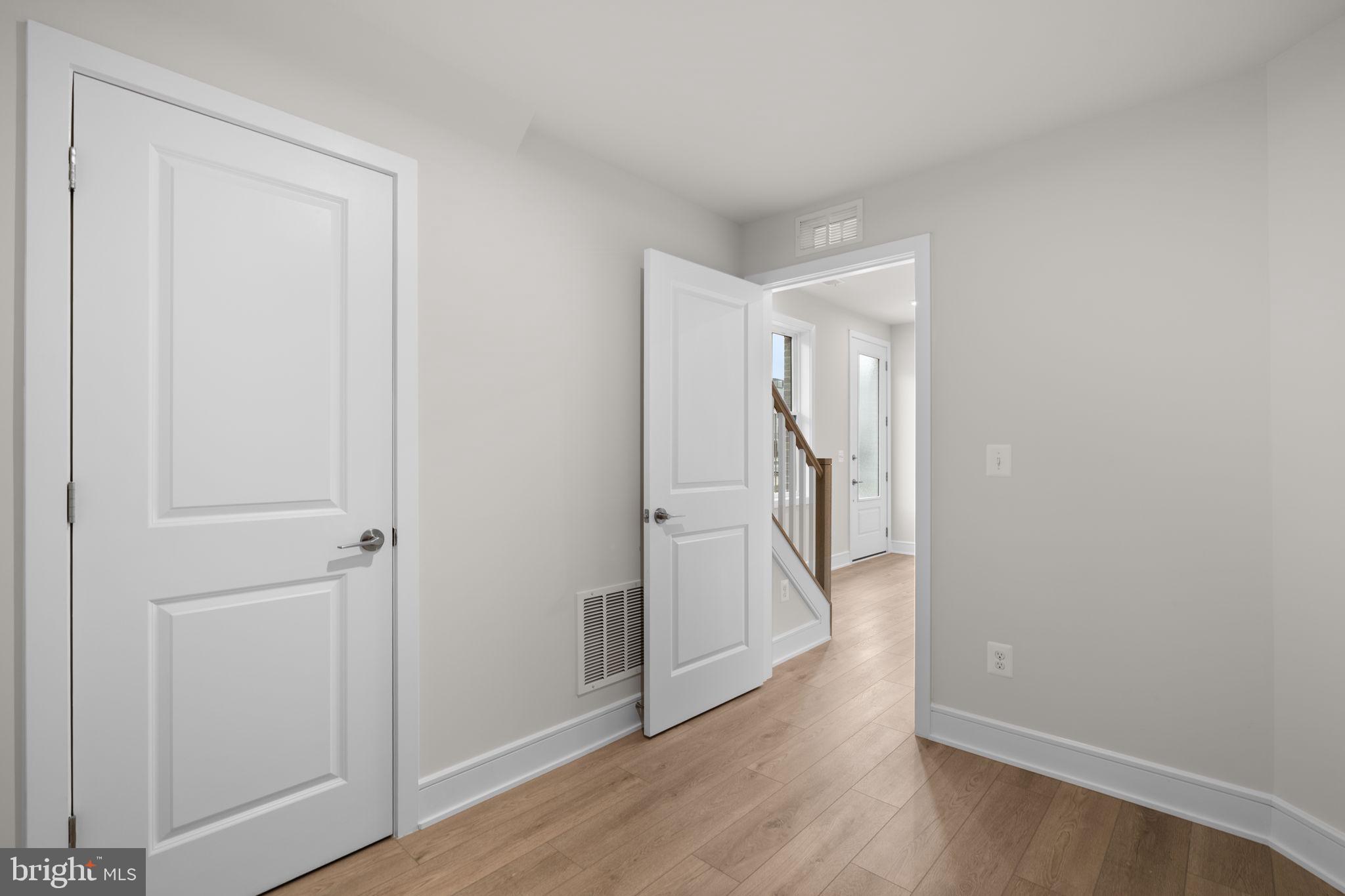 43305 FARRINGDON SQUARE