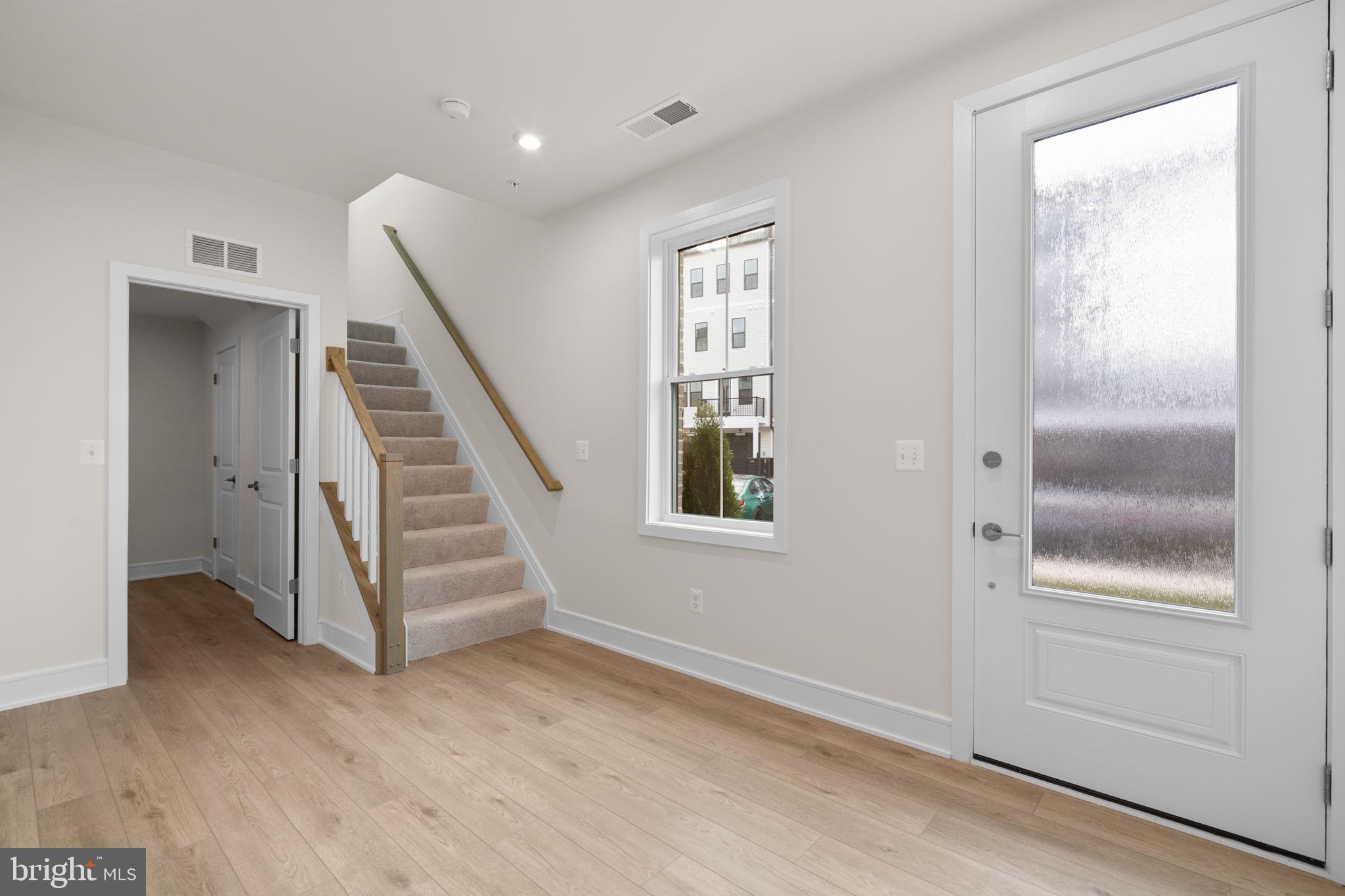 43305 FARRINGDON SQUARE