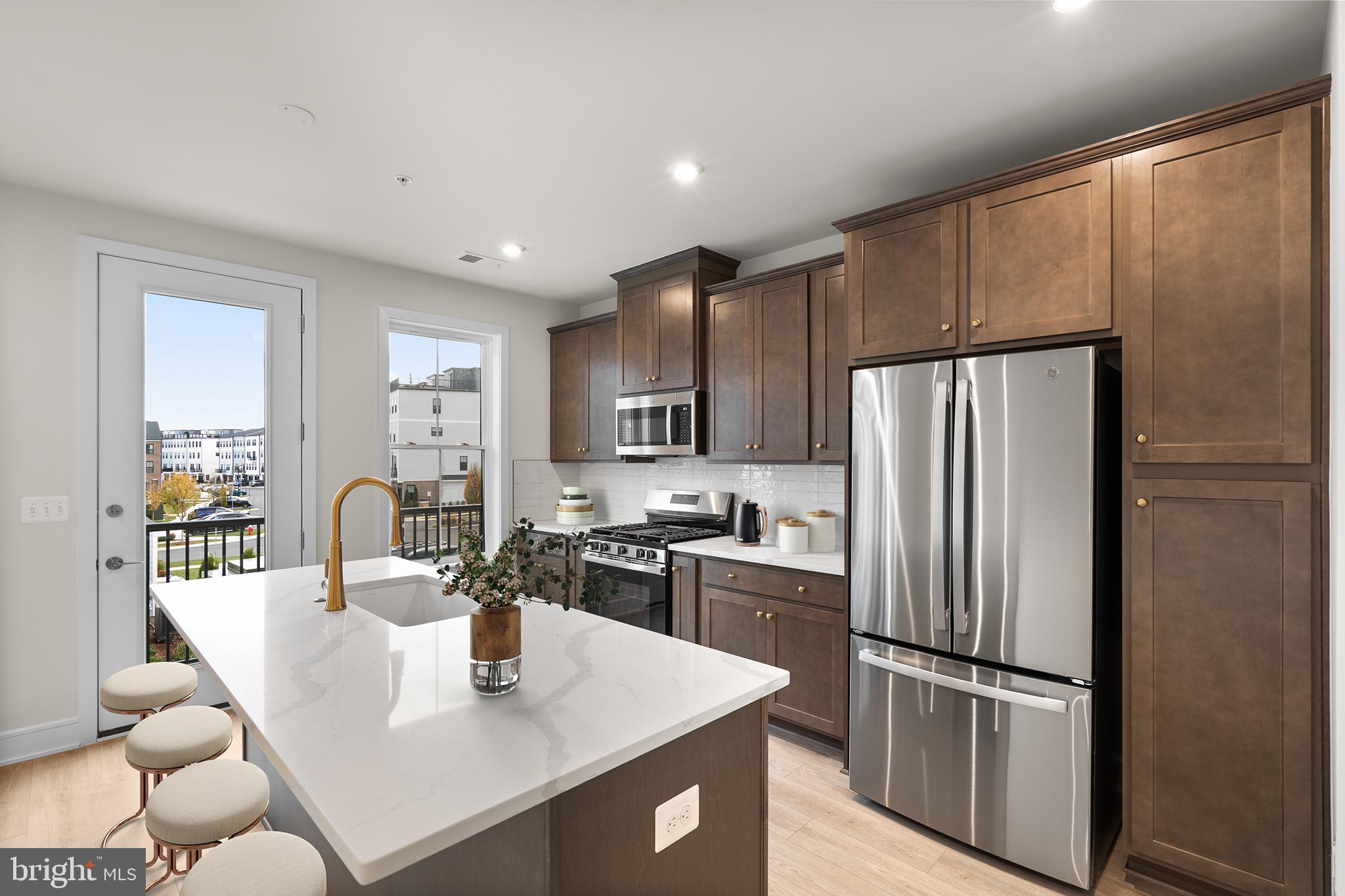 43305 FARRINGDON SQUARE