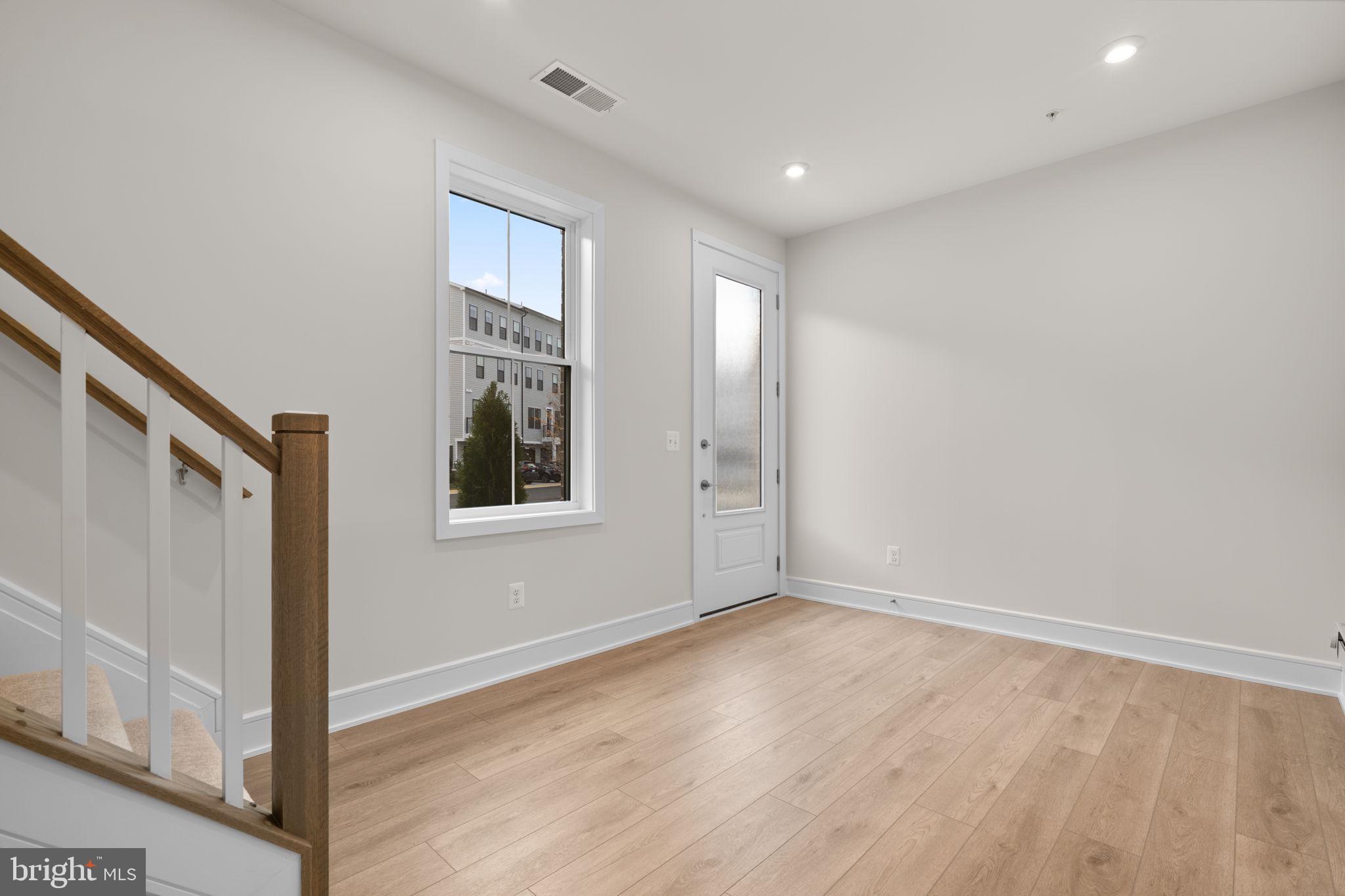 43305 FARRINGDON SQUARE