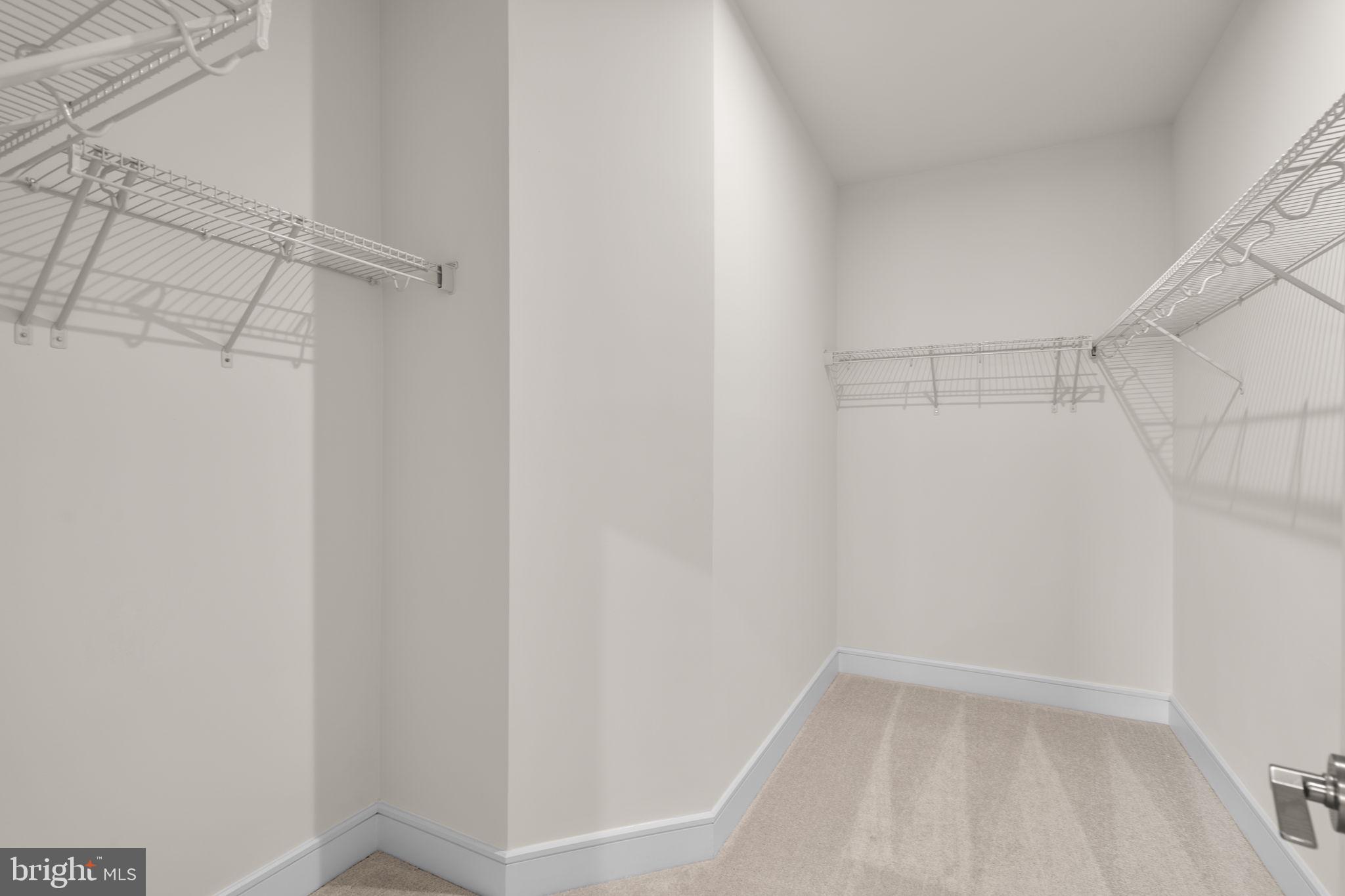 43305 FARRINGDON SQUARE