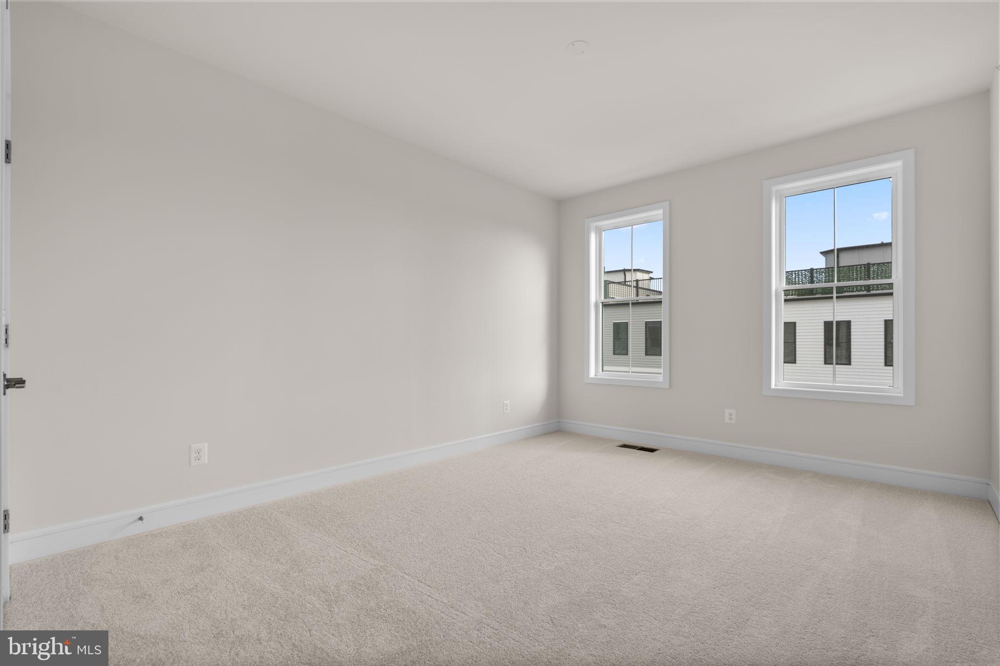 43305 FARRINGDON SQUARE