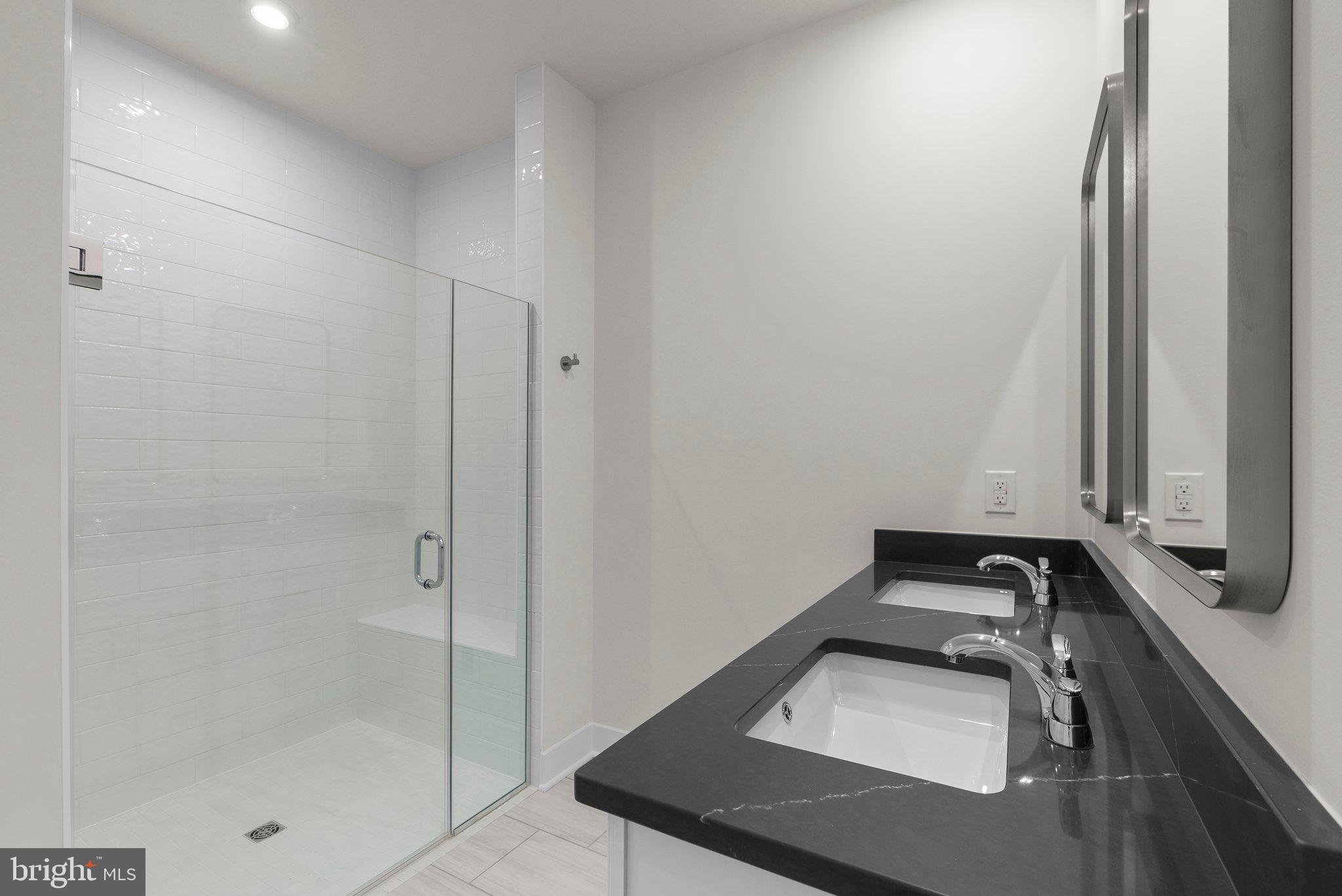 44510 LOWESTOFT SQUARE