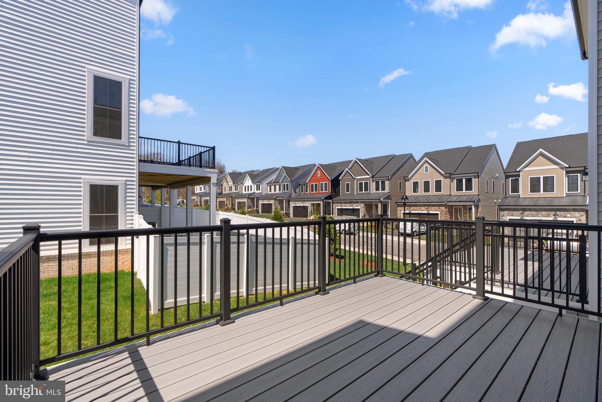 44510 LOWESTOFT SQUARE