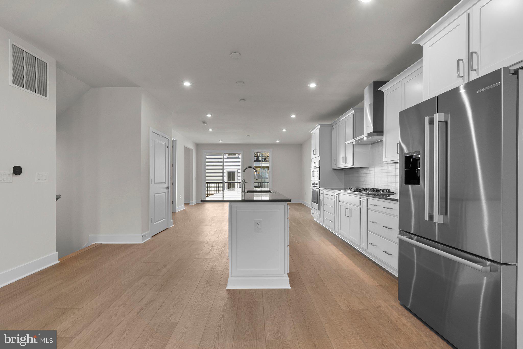 44510 LOWESTOFT SQUARE