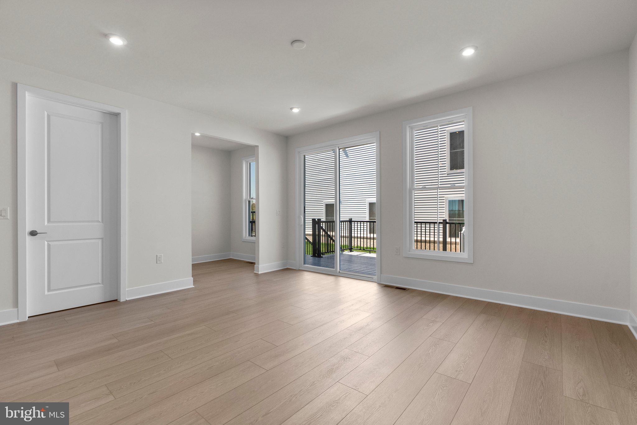 44510 LOWESTOFT SQUARE