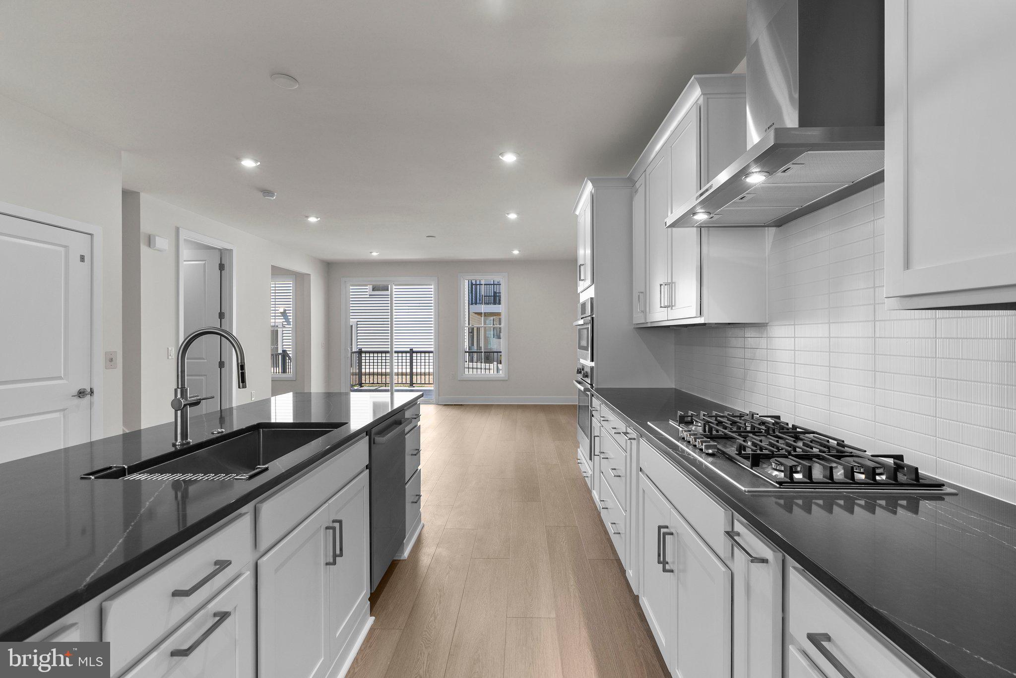 44510 LOWESTOFT SQUARE