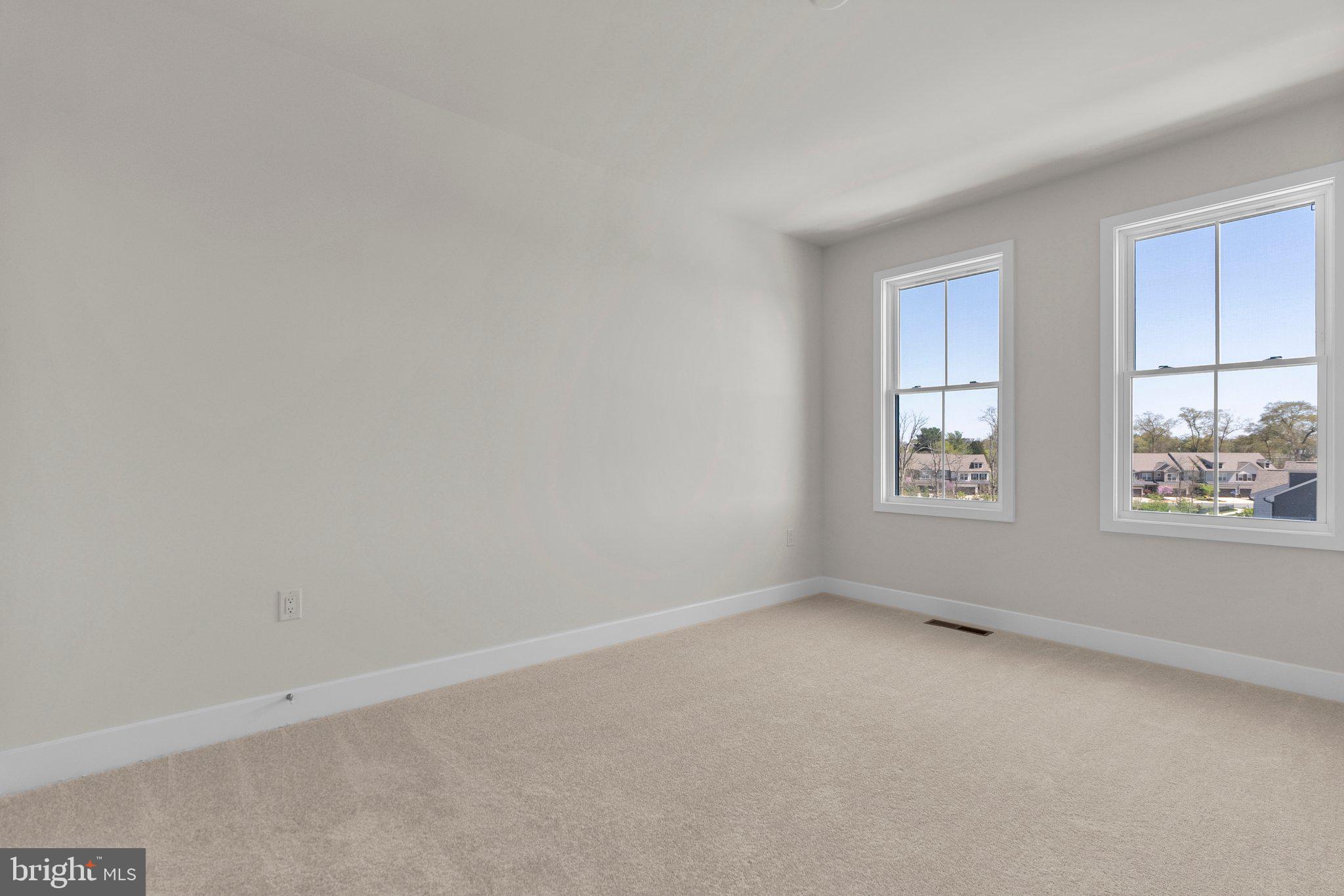 44510 LOWESTOFT SQUARE