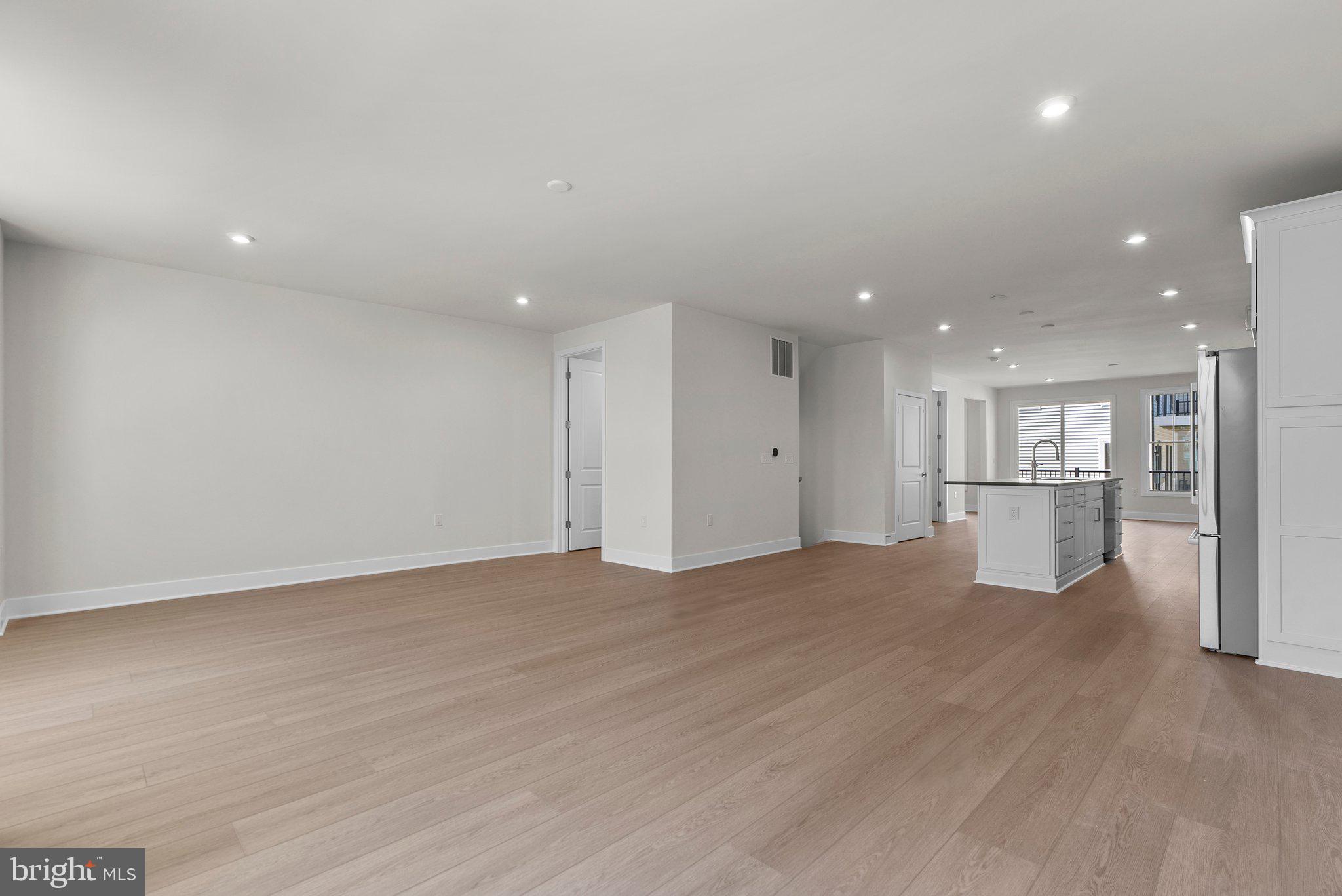 44510 LOWESTOFT SQUARE