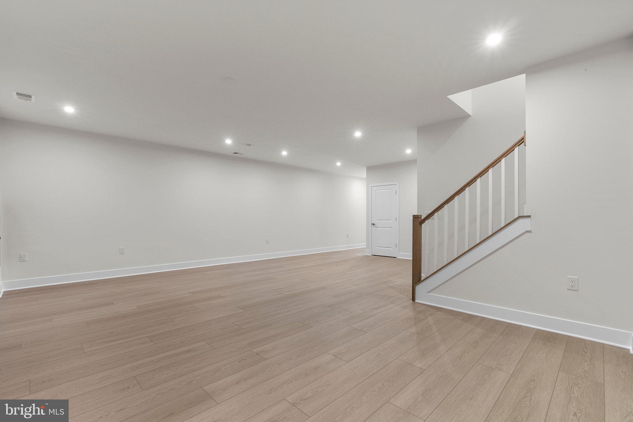 44510 LOWESTOFT SQUARE