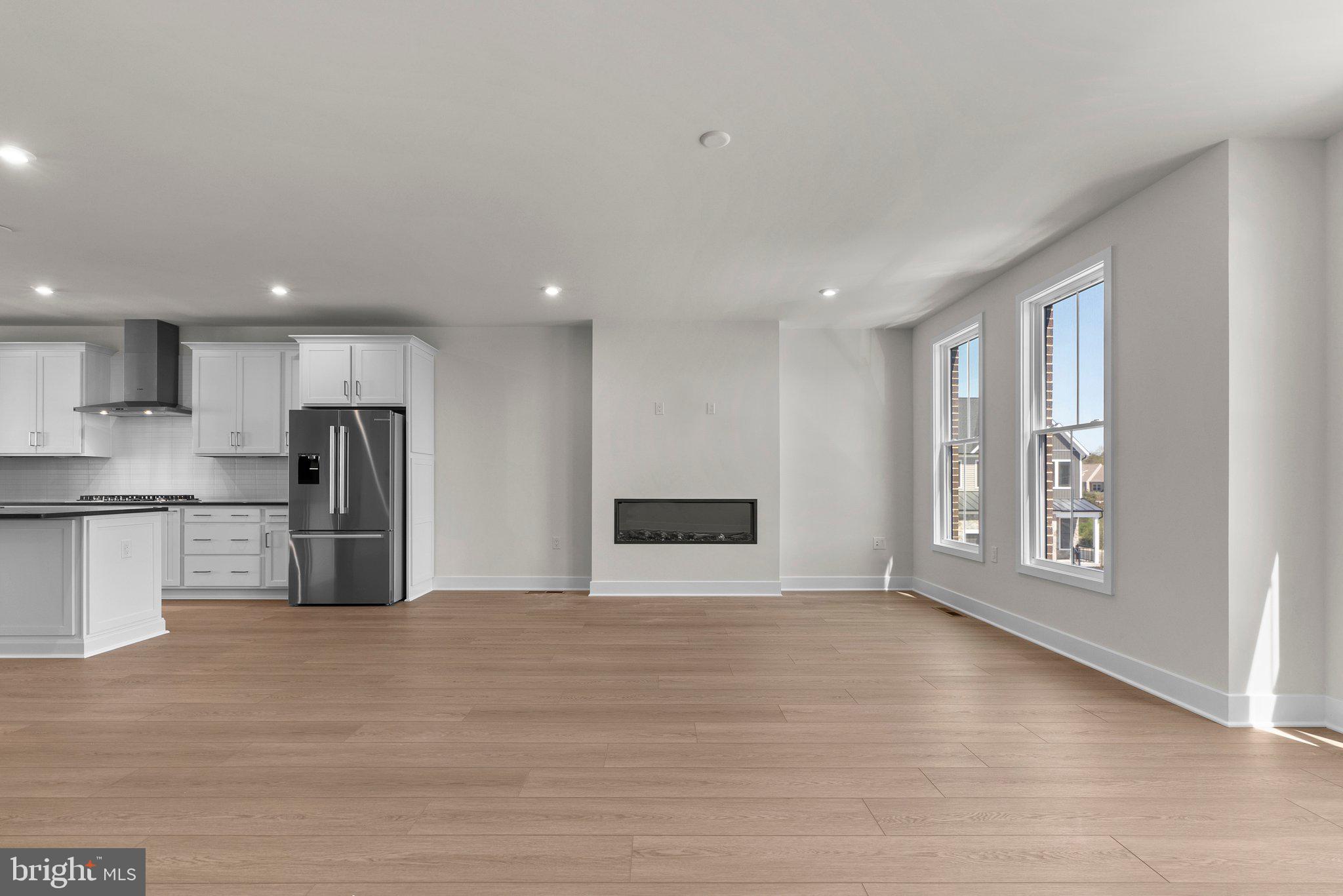 44510 LOWESTOFT SQUARE