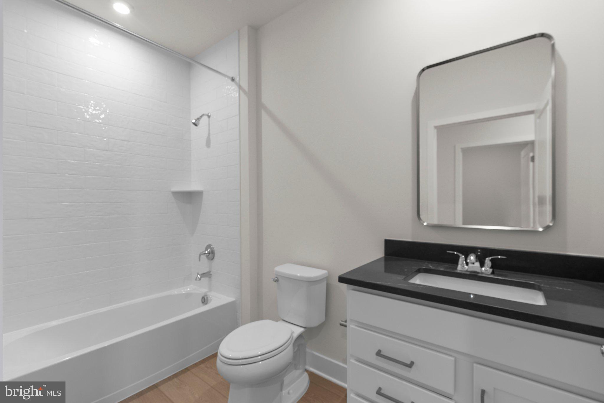 44510 LOWESTOFT SQUARE