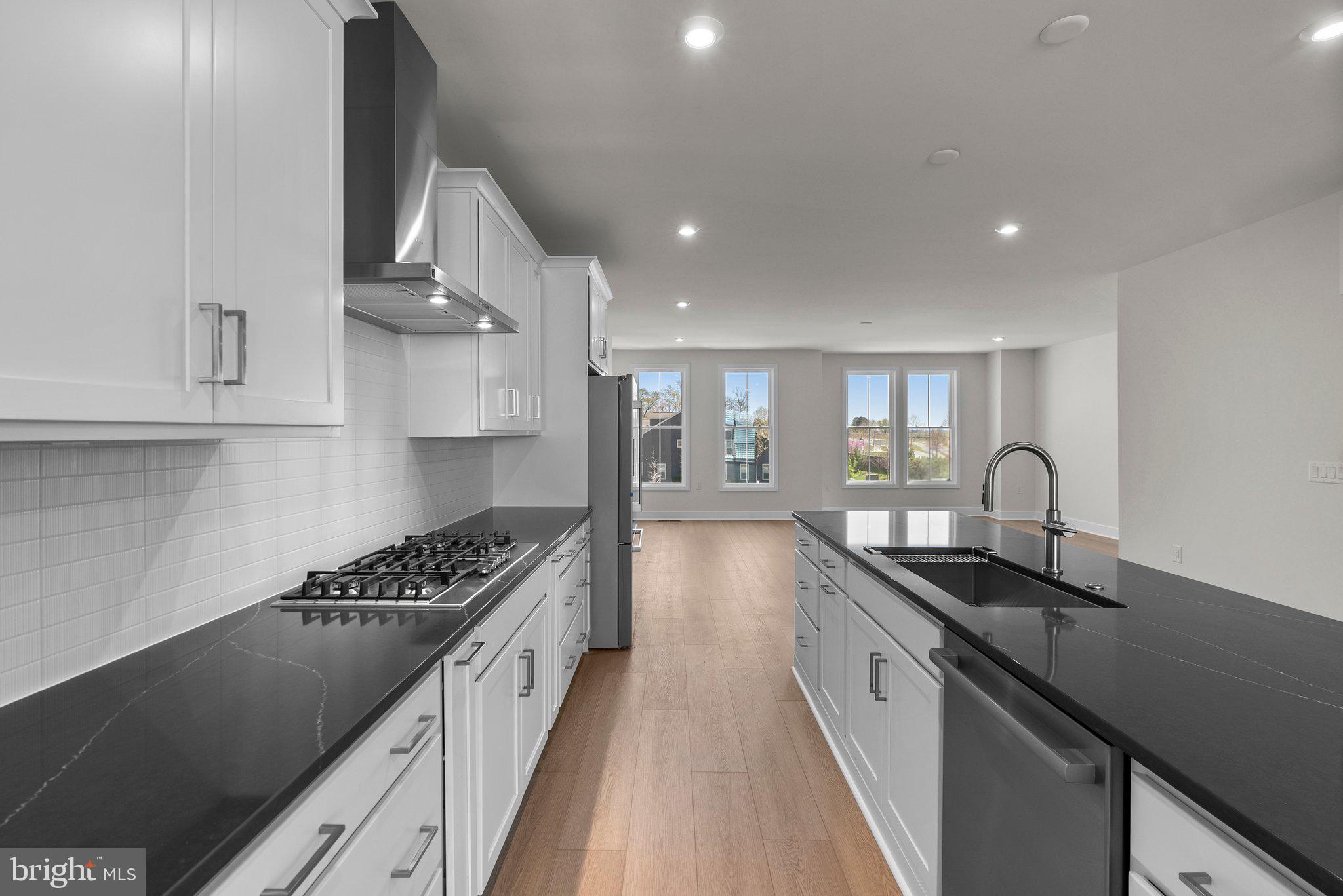 44510 LOWESTOFT SQUARE