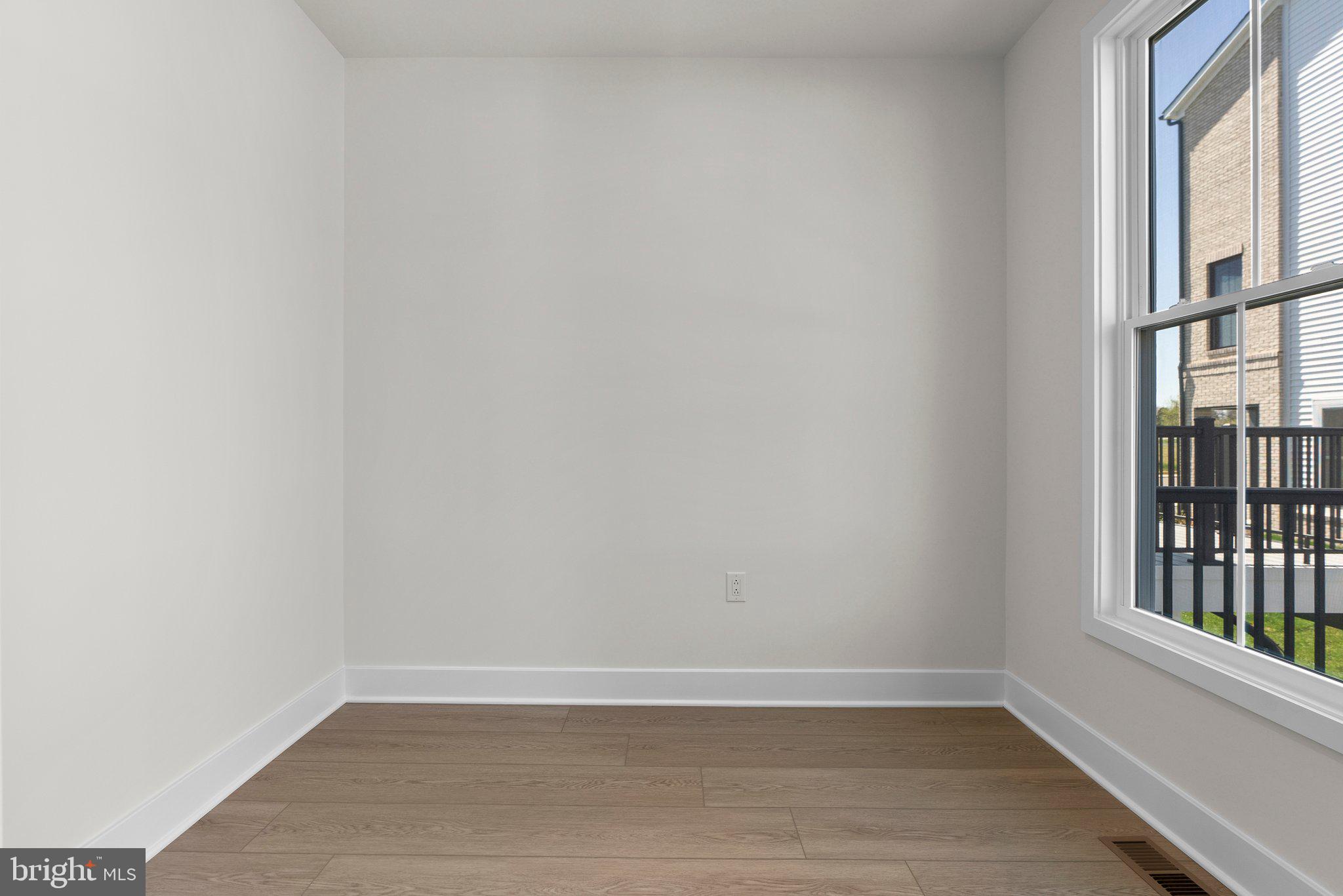 44510 LOWESTOFT SQUARE