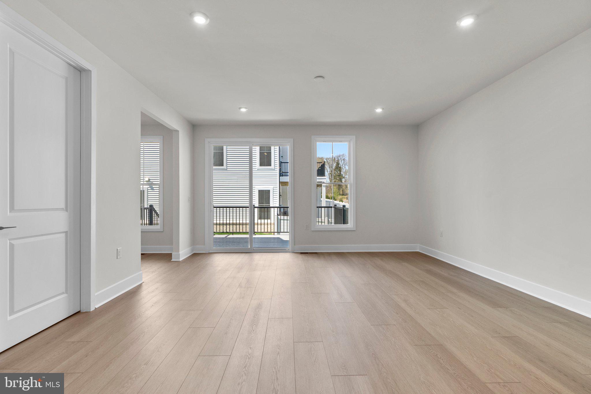 44510 LOWESTOFT SQUARE