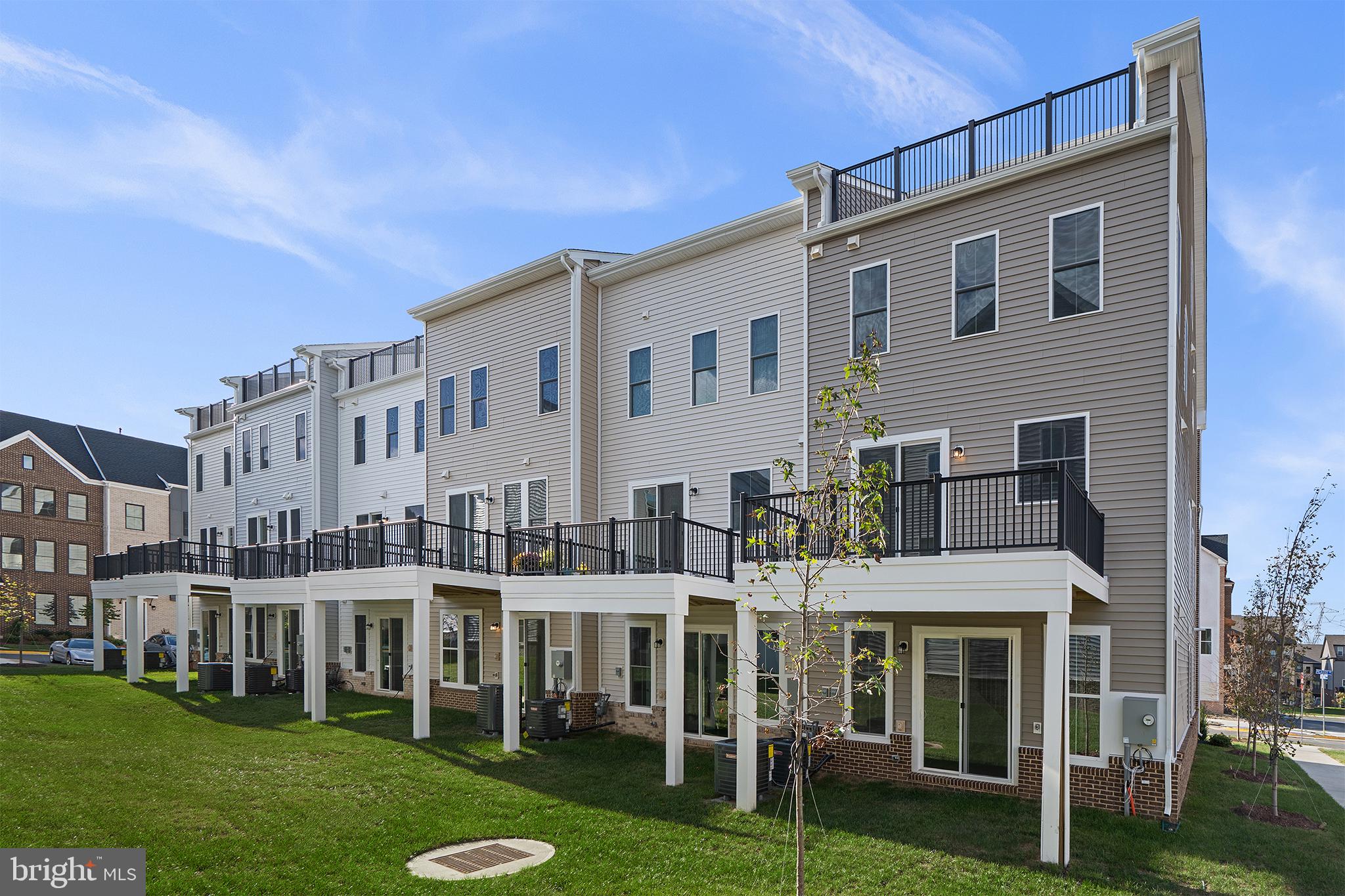 42123 PICASSO SQUARE