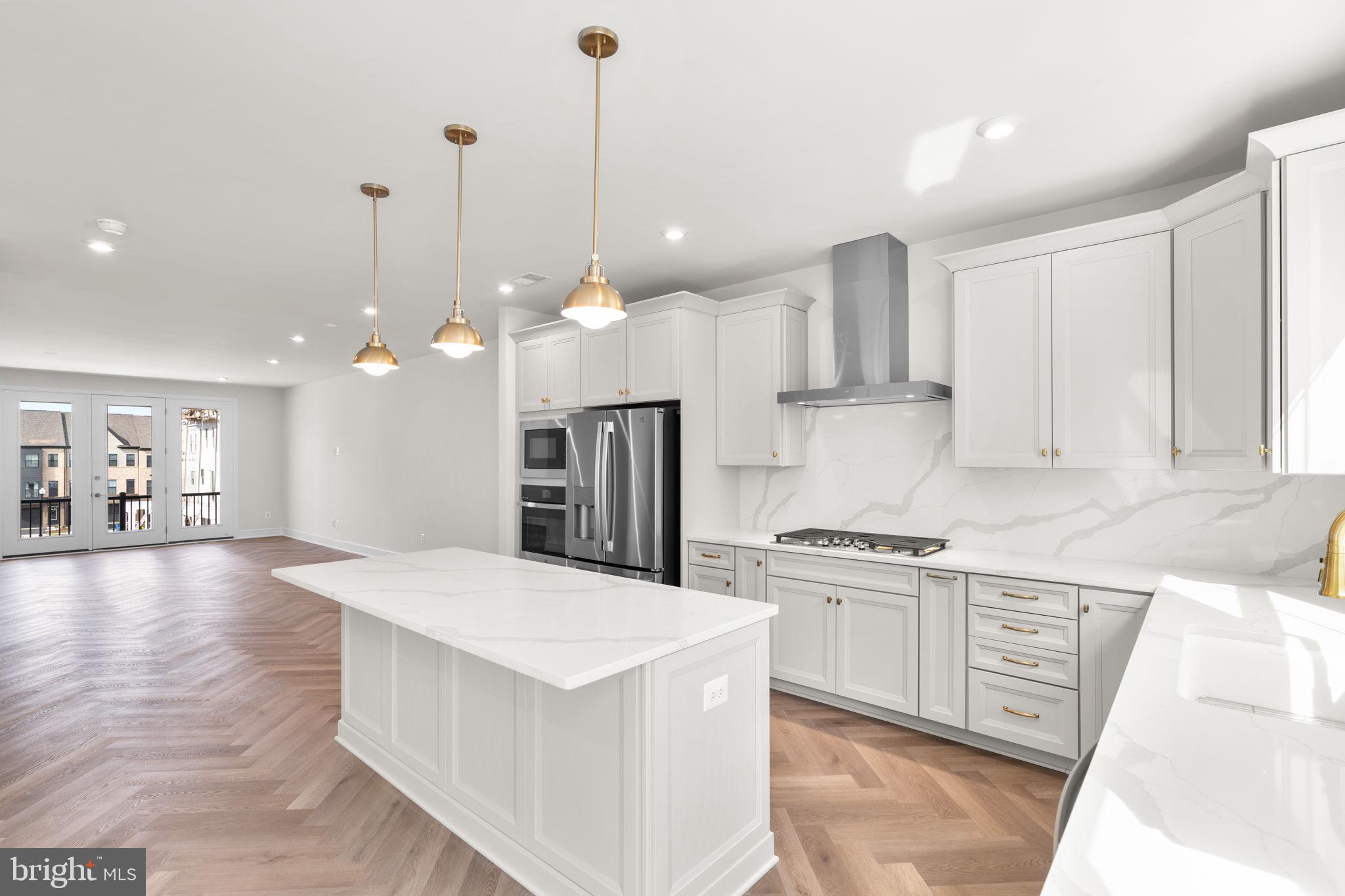 42123 PICASSO SQUARE