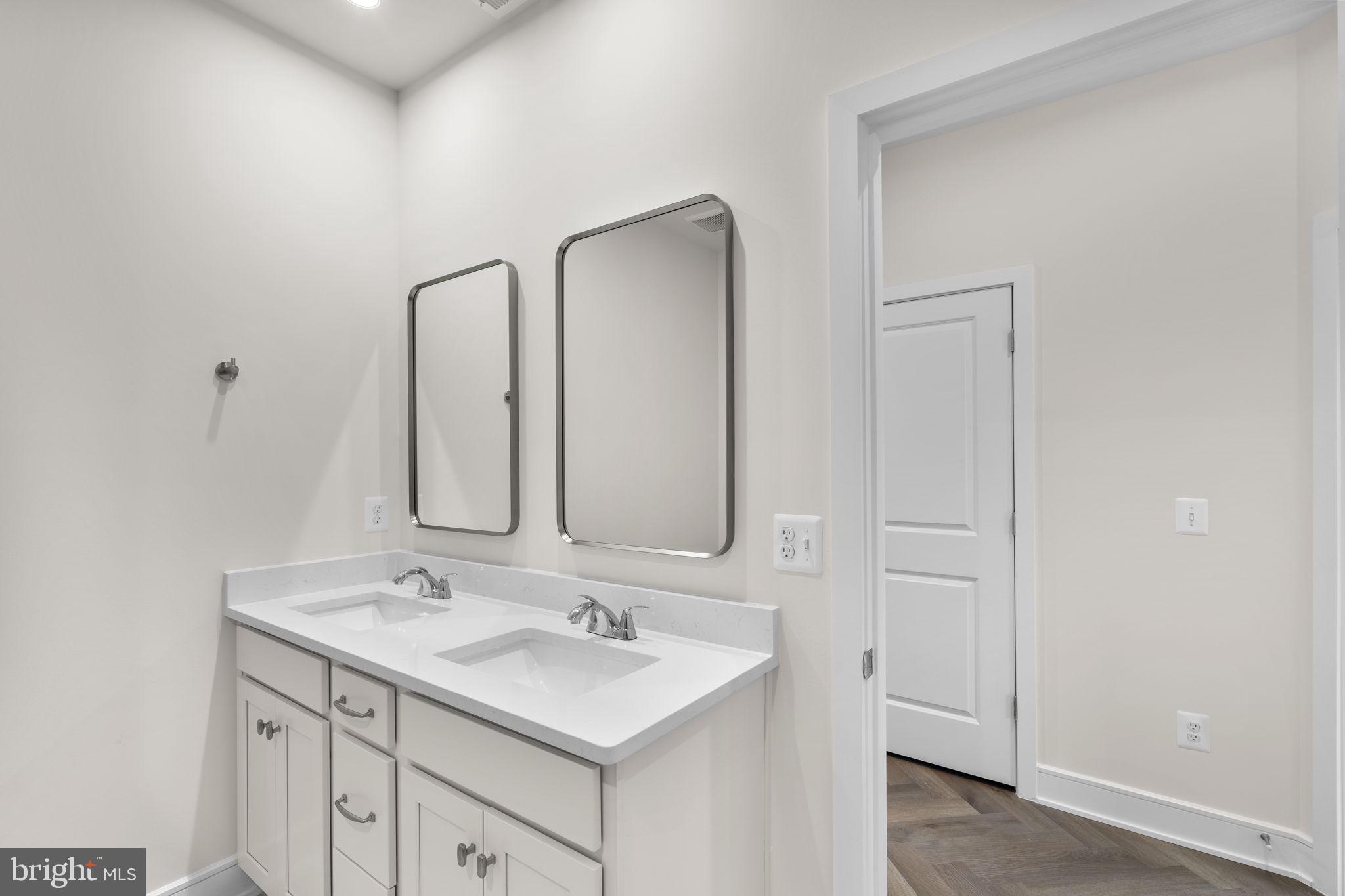 42123 PICASSO SQUARE