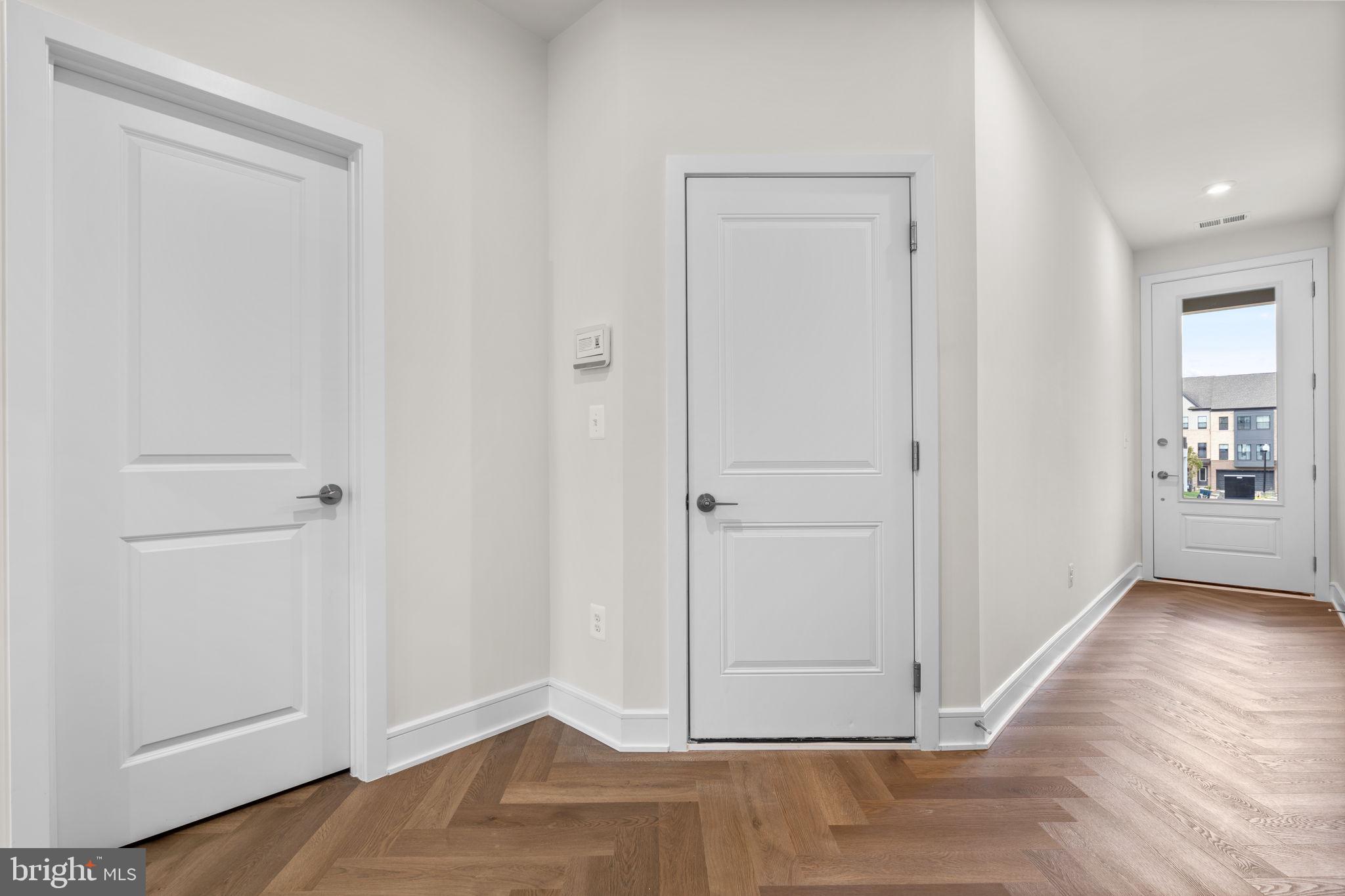 42123 PICASSO SQUARE