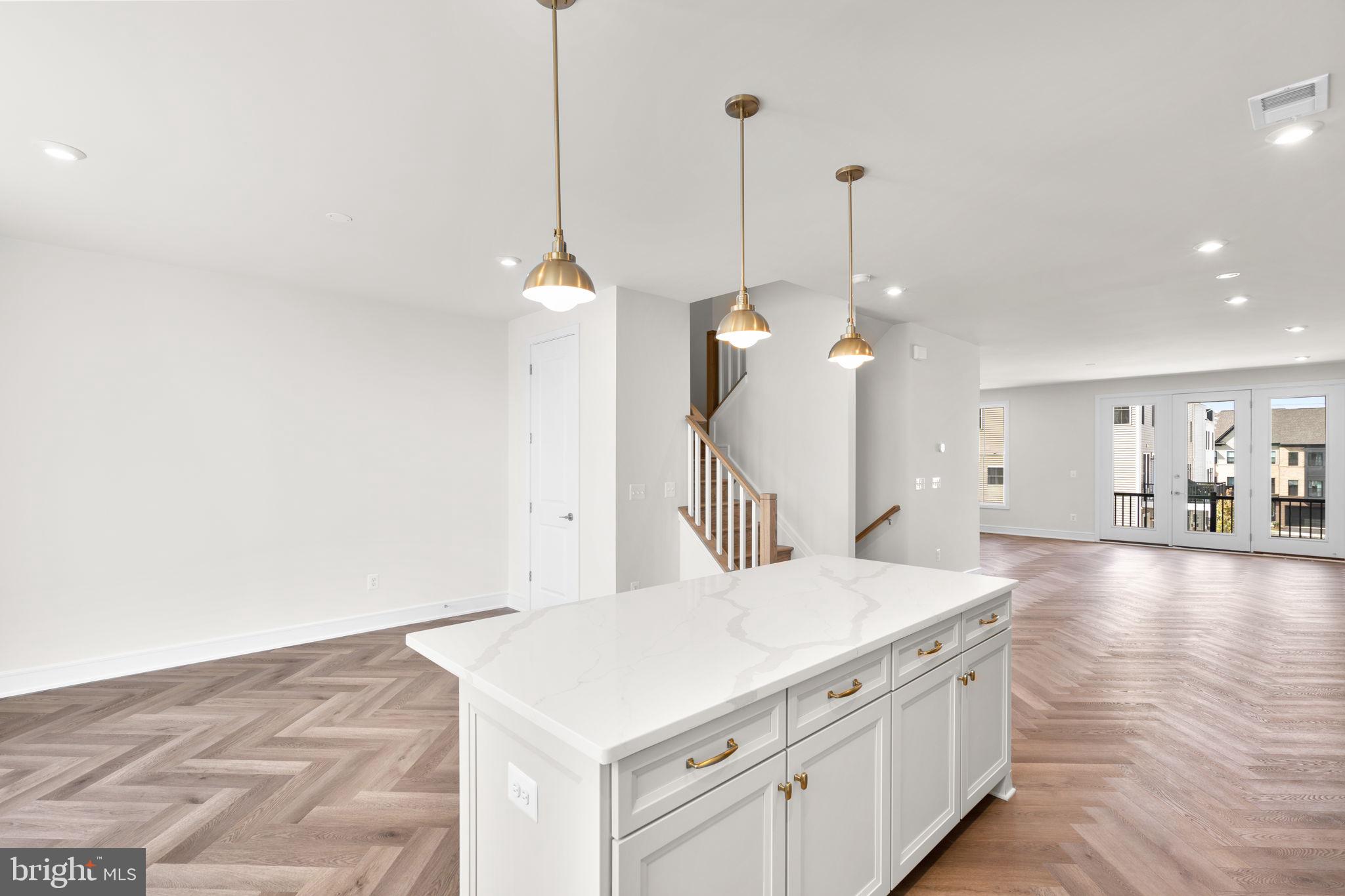 42123 PICASSO SQUARE