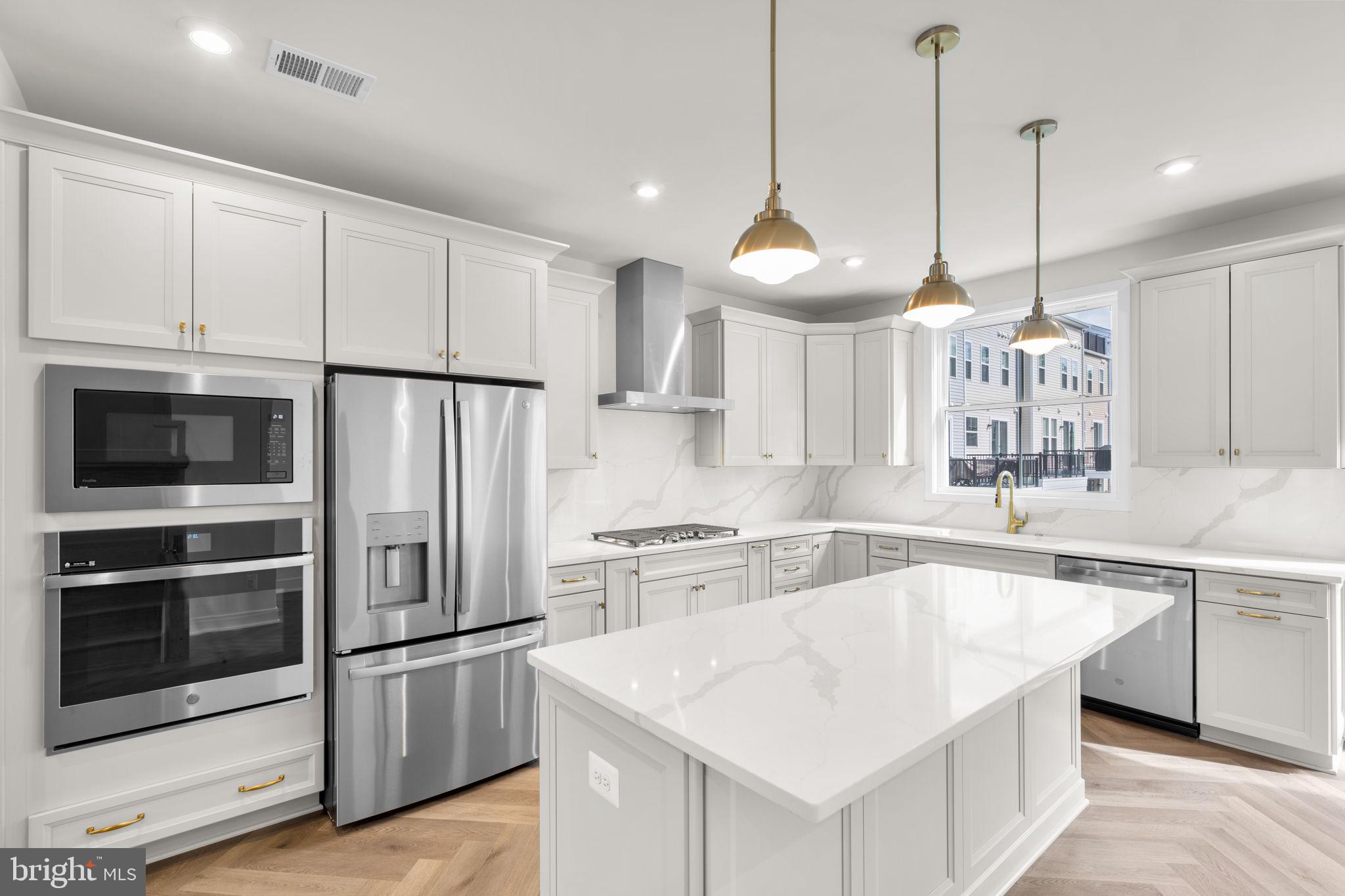 42123 PICASSO SQUARE