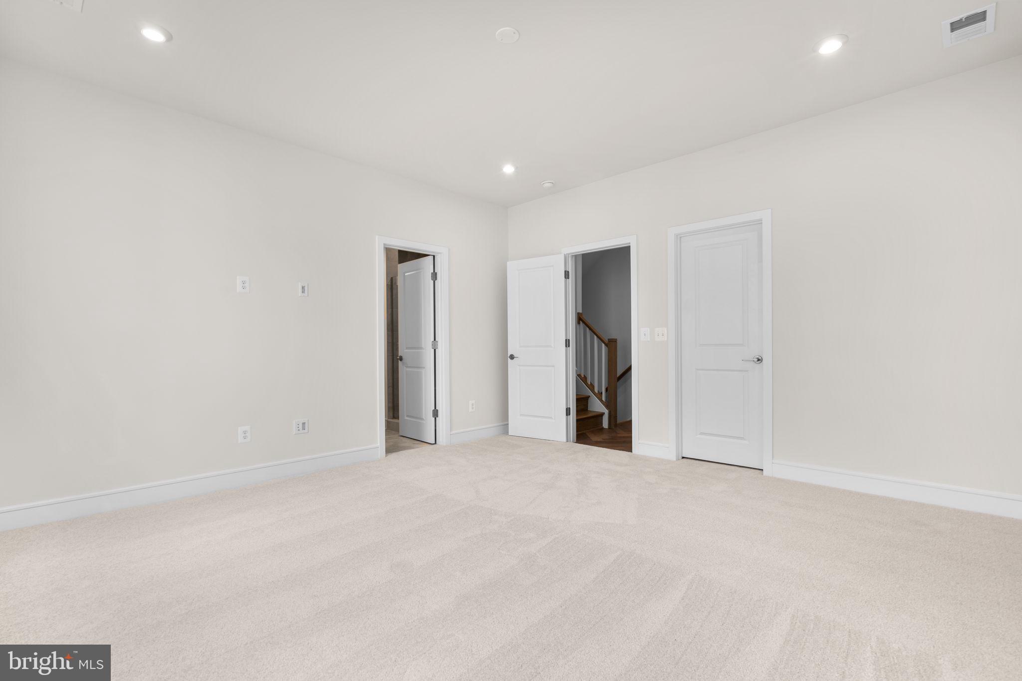 42123 PICASSO SQUARE