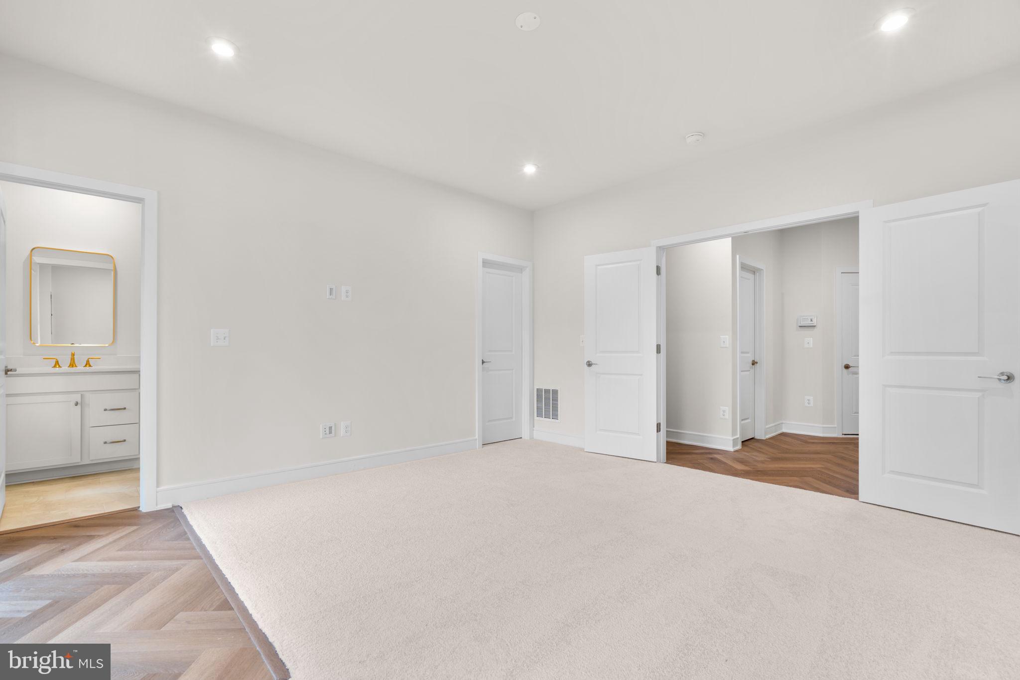 42123 PICASSO SQUARE