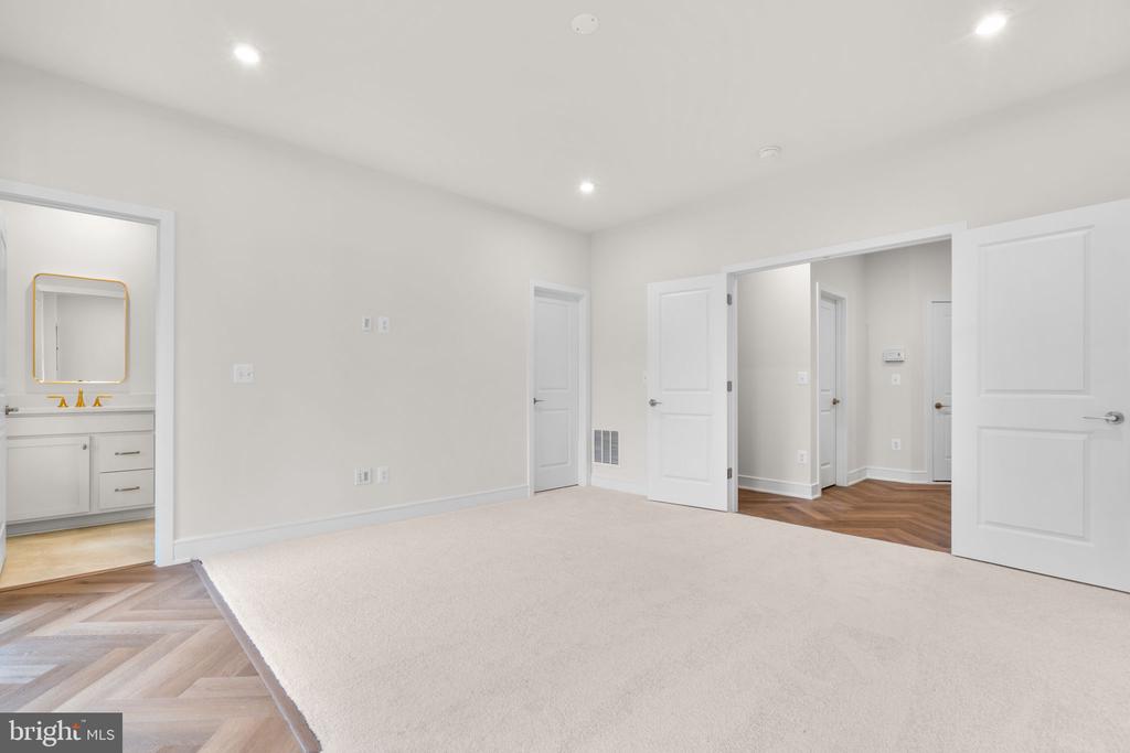 42123 PICASSO SQUARE