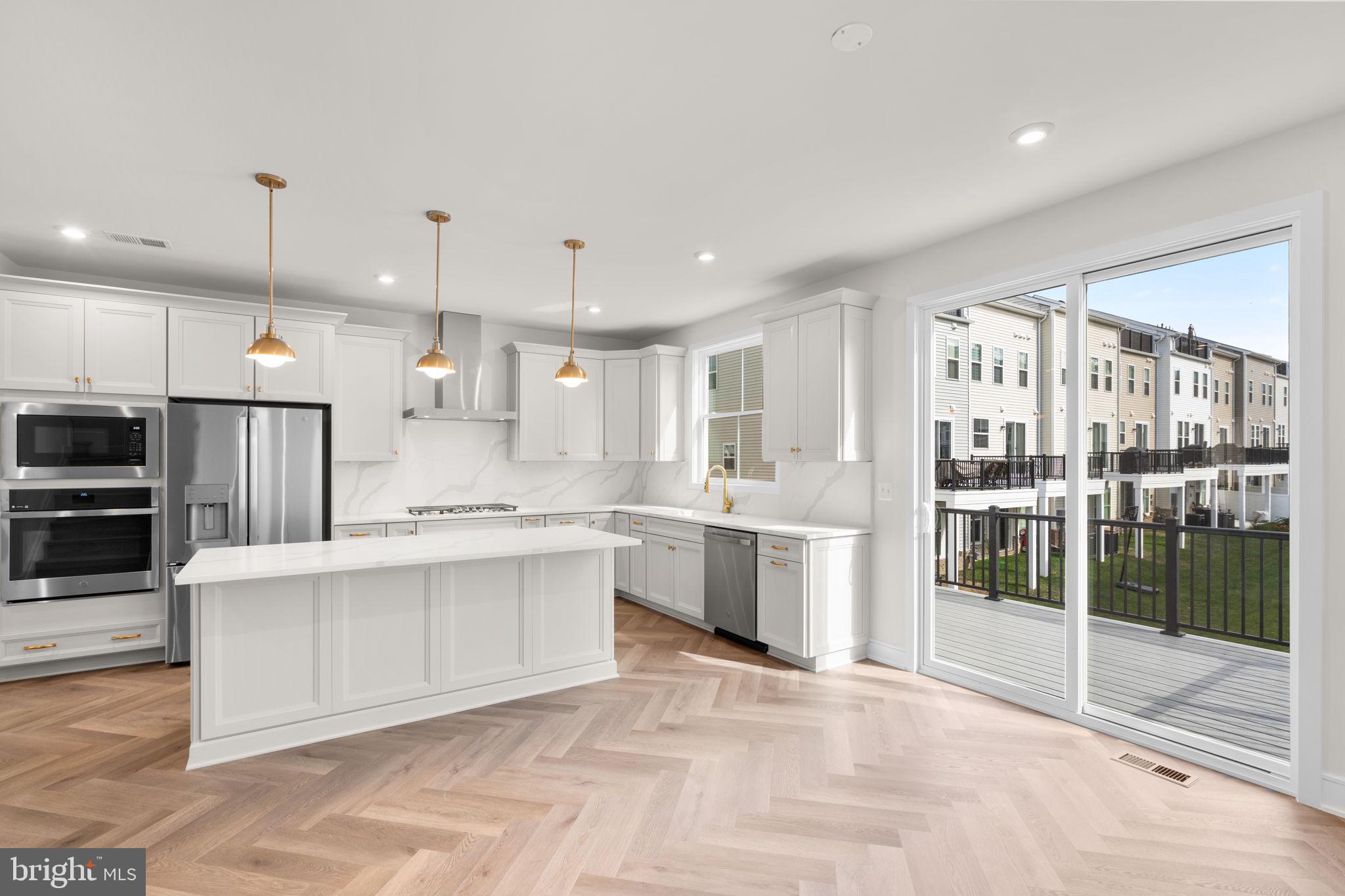 42123 PICASSO SQUARE