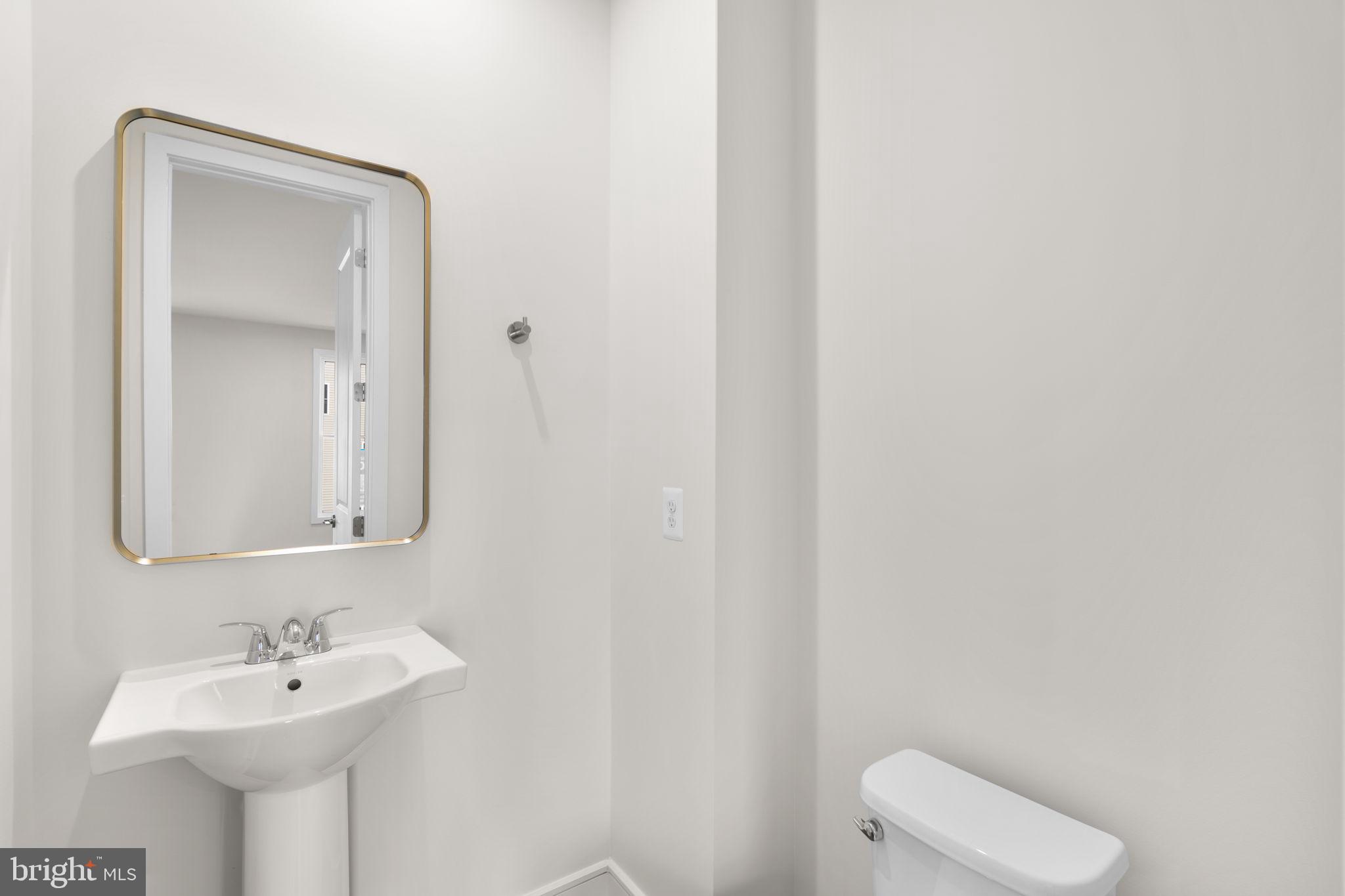 42123 PICASSO SQUARE