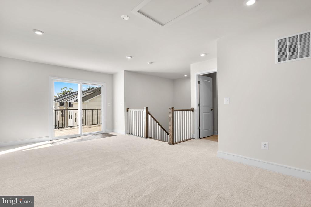 42123 PICASSO SQUARE