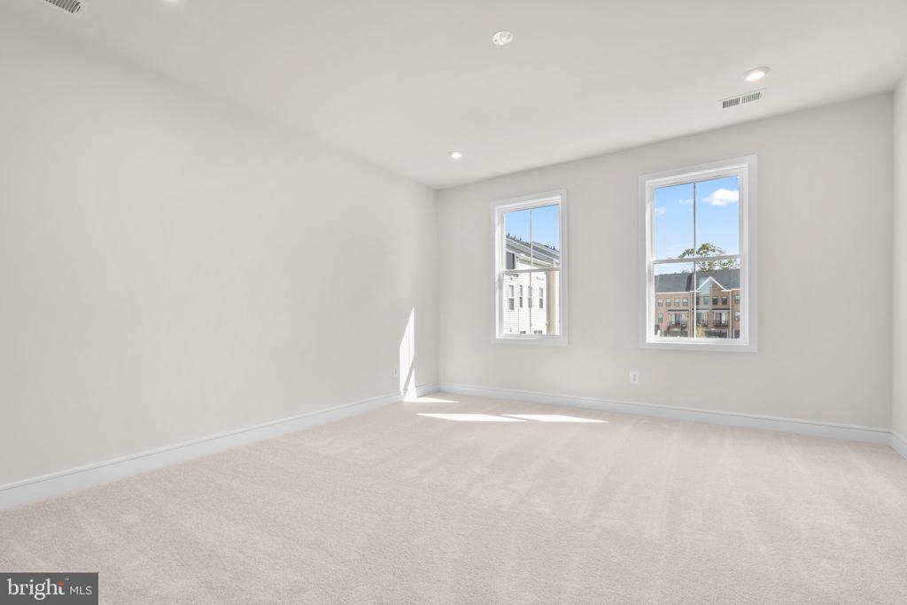 42123 PICASSO SQUARE