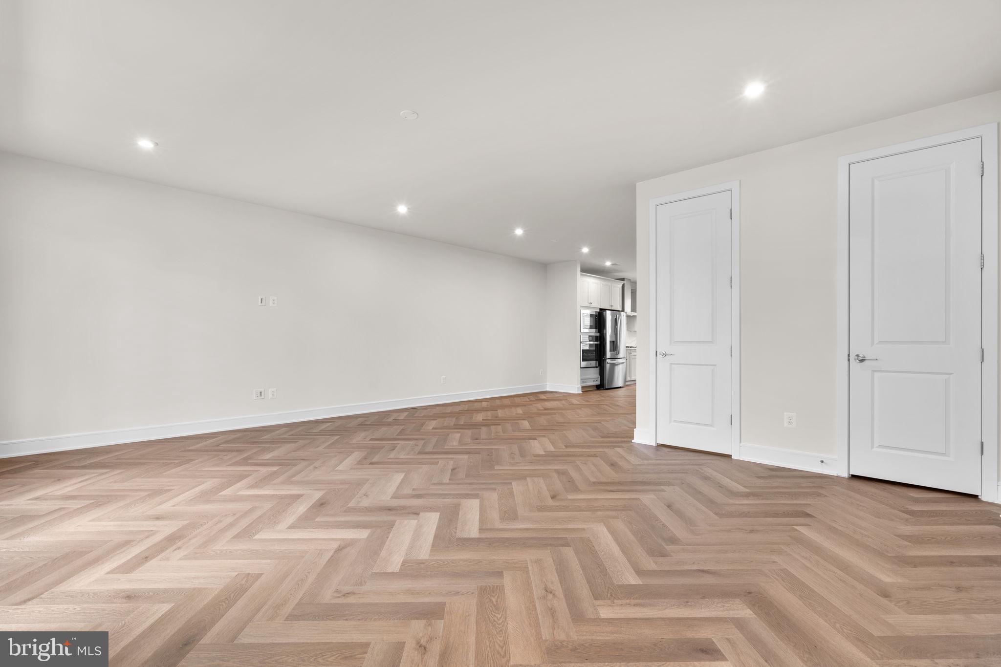 42123 PICASSO SQUARE