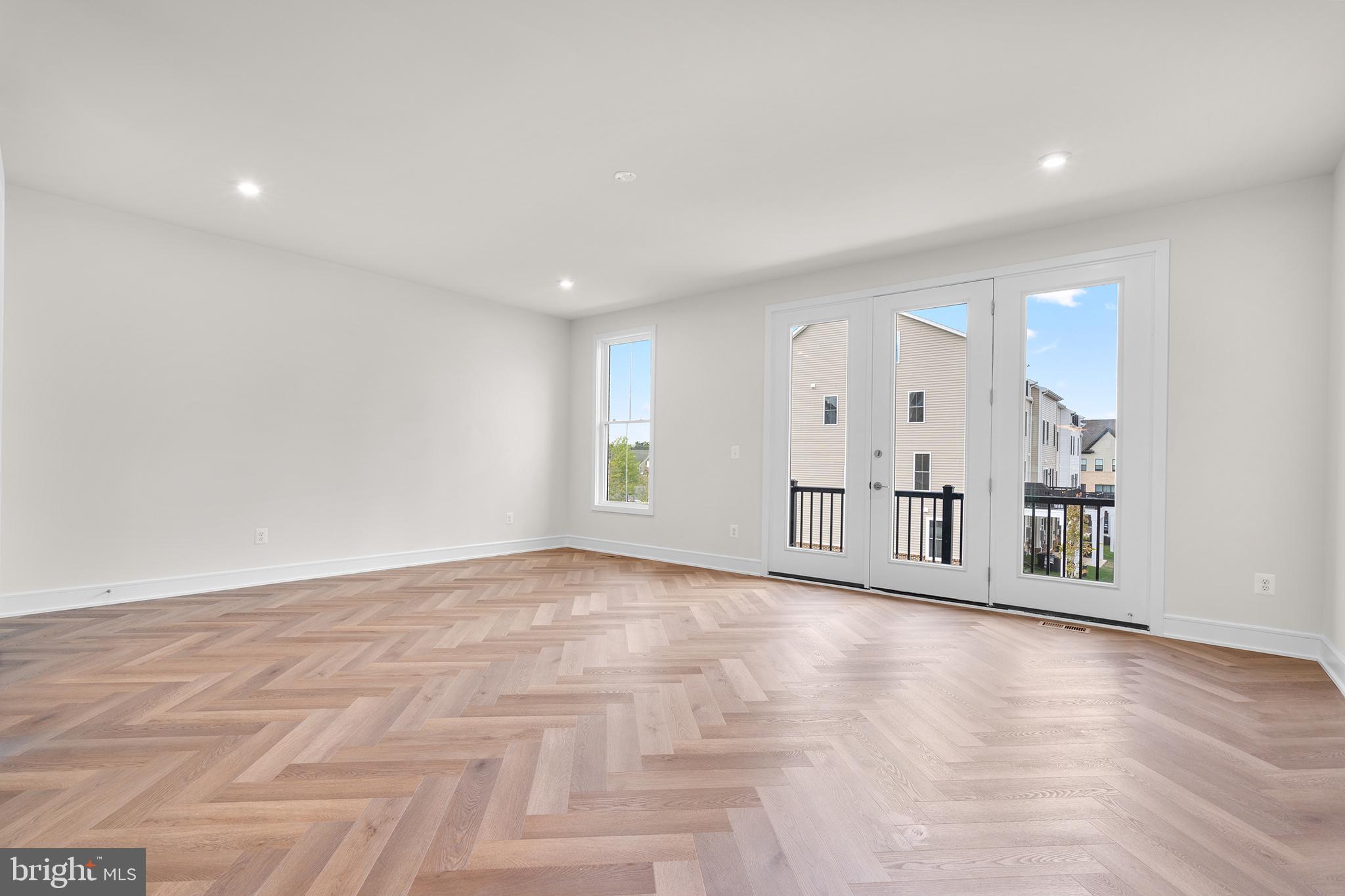 42123 PICASSO SQUARE