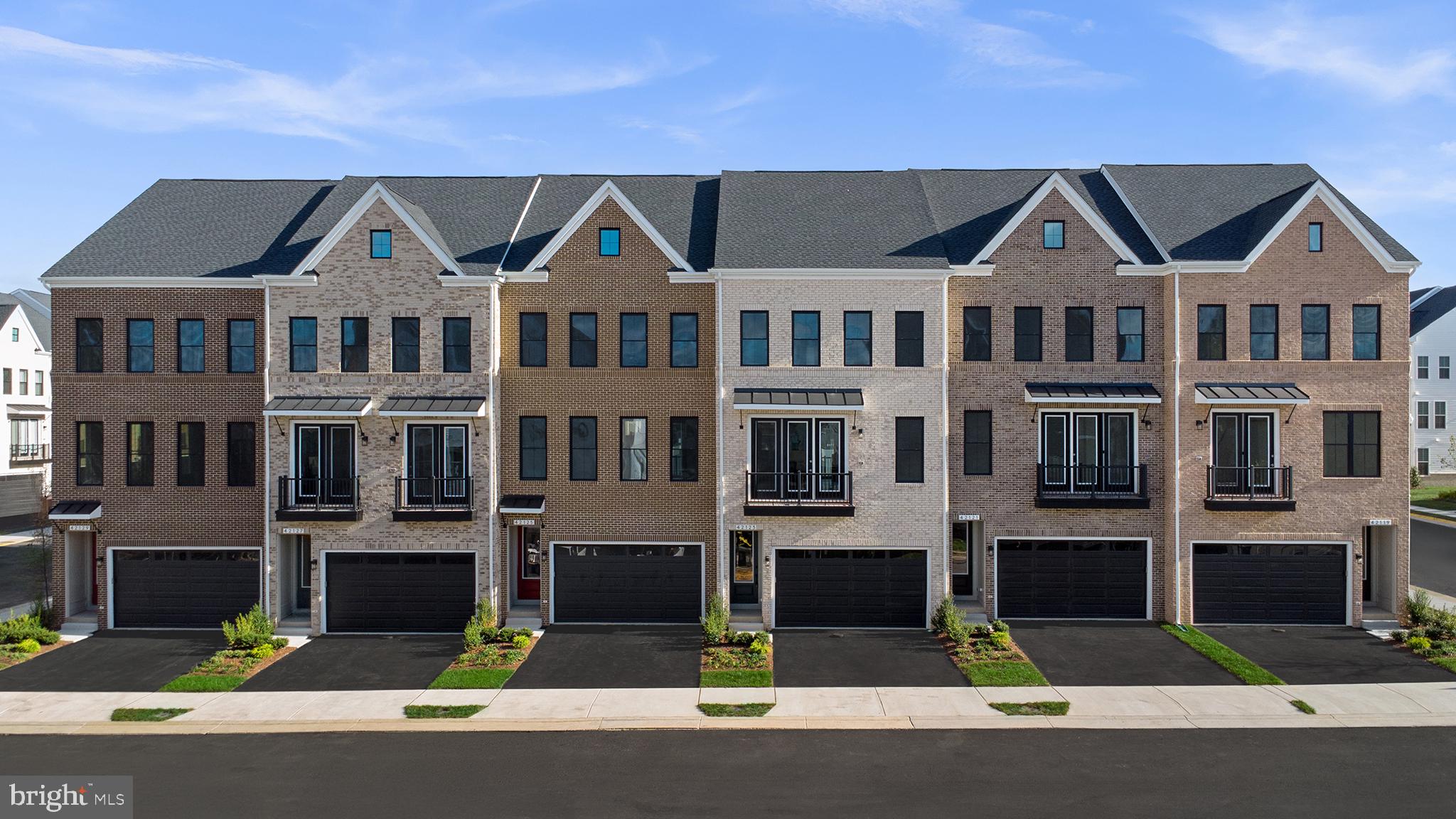 42123 PICASSO SQUARE